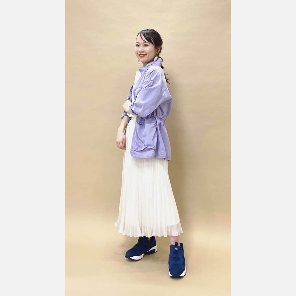 アナトリエさんのインスタグラム写真 - (アナトリエInstagram)「【staff snap】 . パープルのジャケットは羽織っているだけでおしゃれ度UPのアイテムです。ふんわりシフォンスカートと合わせてガーリーにまとめました♬ . jacket/anatelier 528-48152 ¥24,000+tax . skirt/anatelier 528-78304 ¥14,000+tax . #anatelier #anatelierofficial #アナトリエ  #スカート#ミリタリージャケット #snap #staffcode #shopstaff #staffsnap」3月2日 20時31分 - anatelier_official