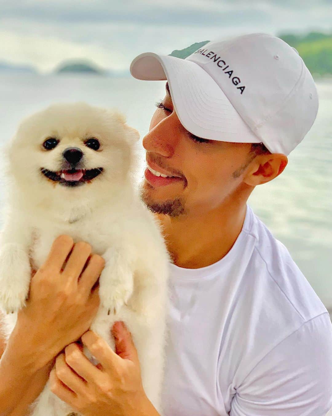 のインスタグラム：「let me introduce you my new friend😍🐶 新しいお友達シリーズ☺️ ブス顔可愛すぎwww  #當間ローズ  #ラテン  #ハーフ  #モデル #湖西市 #toumarose #singer #Artist #camera #Model #Tokyo #japan #Brazilian #brasil  #japanese #italian #fashion #fitness #muscle #body #workout #asian #sexy」