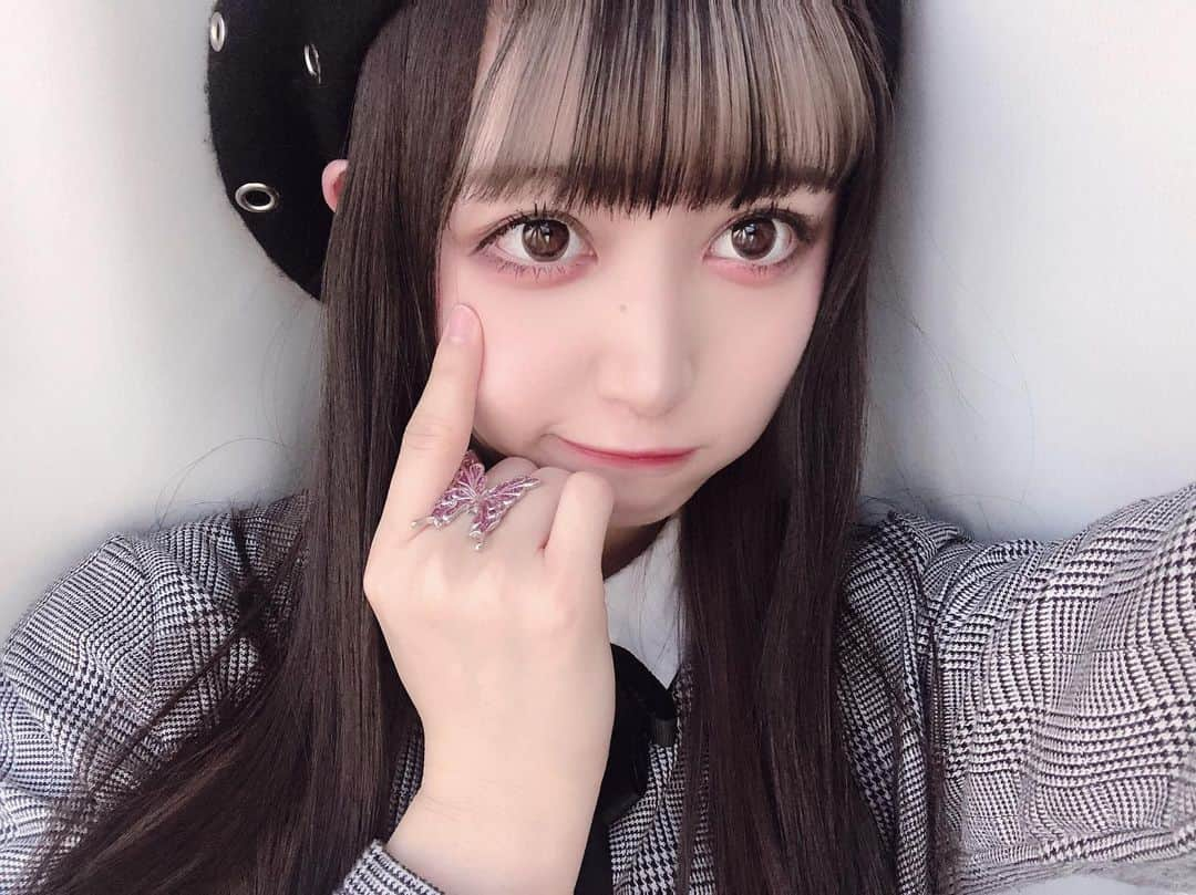 上野りみのインスタグラム：「． 断捨離⚡️🖤 ． ． ． #instagood #instalike #instalove #instafashion #fashion #ootd #ootd4nylonjp #followｍe #me #f4f #l4likes  #selfie #japanesegirl #makeup #jkブランド #自撮り女子 #いいね返し #jk2 #ピープス女子  #量産型コーデ  #量産型ヲタク #隠しきれないヲタク #自撮り界隈  #오오티디 #데일리룩 #패션 #옷스타그램 #패션스타그램 #셀피 #메이크업」