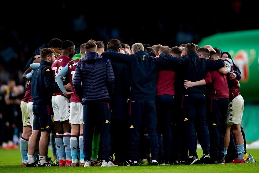 マット・ターゲットさんのインスタグラム写真 - (マット・ターゲットInstagram)「Disappointed... yes!! But very proud of the teams performance! Now to play with that determination and fight in the league to keep this club in the premier league. Thank you everyone for your support 🦁 #utv」3月2日 20時36分 - mattytargett