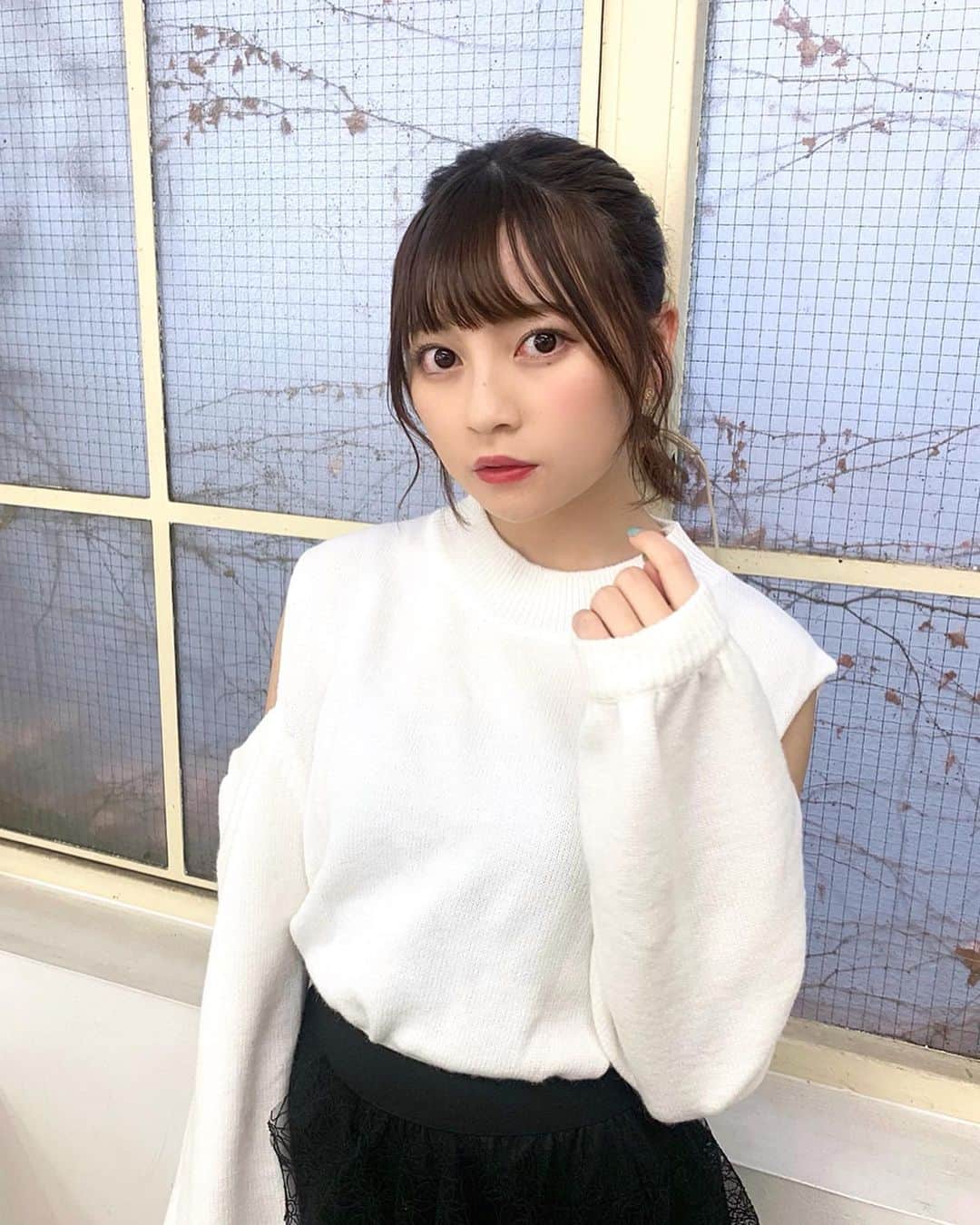 廣川奈々聖のインスタグラム：「．﻿ ﻿ このアレンジすきすぎる〜🐇！❤︎🙊﻿ ﻿ ﻿ ﻿ ﻿ #ヘアアレンジ#ヘアスタイルミディアム#編み下ろしアレンジ#革ひもアレンジ#hairstyles」