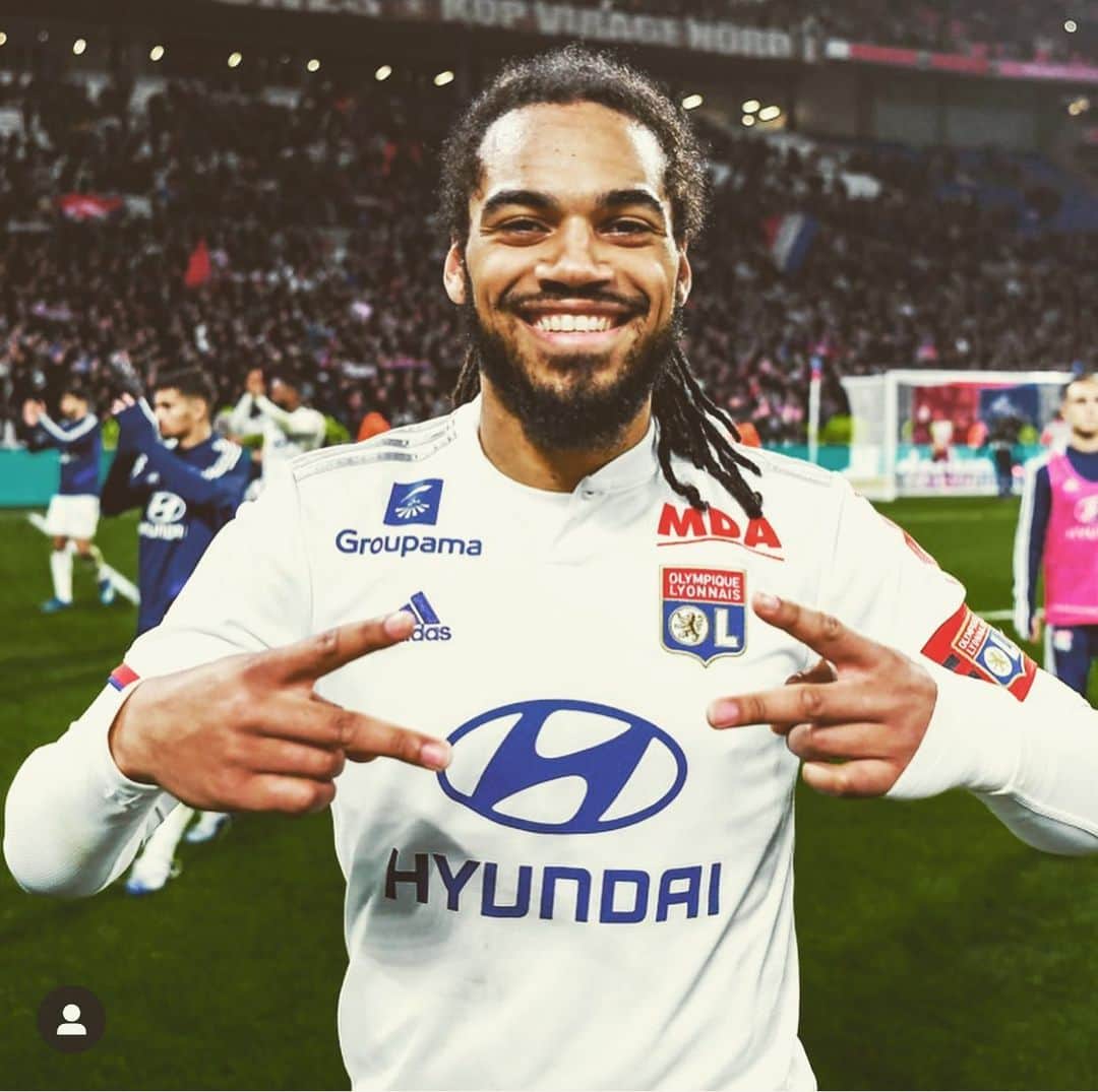 ジェイソン・デナイヤーのインスタグラム：「😁」