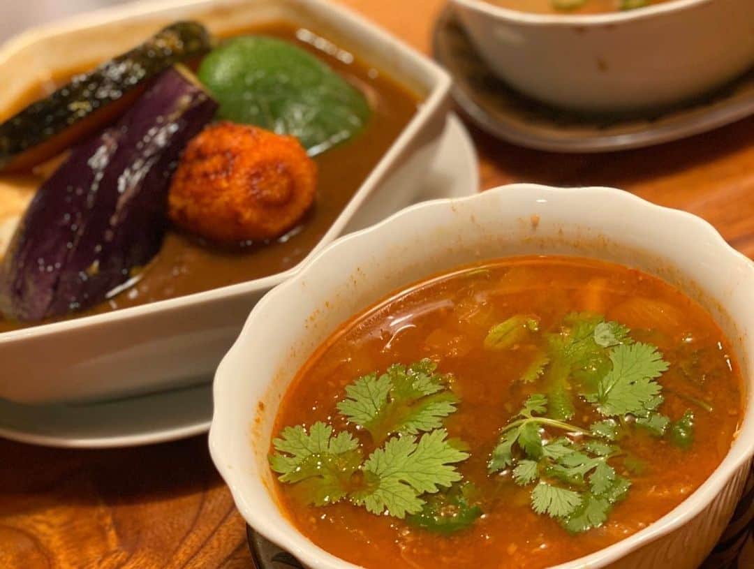 YUKA さんのインスタグラム写真 - (YUKA Instagram)「誘ってもらって馬来西亜マレーへ。  新しい扉ひらきました。  二人でカレー三種類とチリジャガ。  あんなに食べたのに、もう食べたい。お腹すいた☺️ #currylover #moumoon」3月2日 21時17分 - yukamoumoon