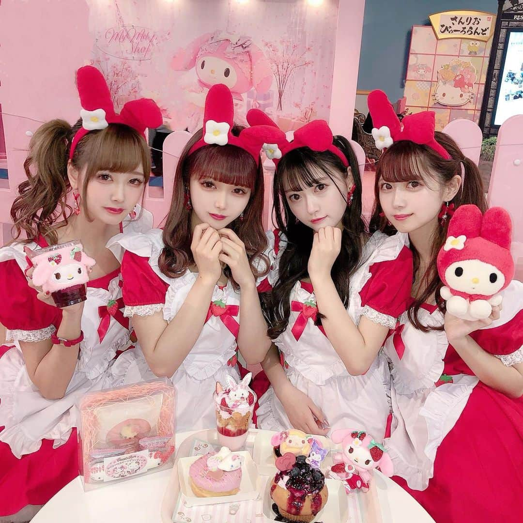 さきぼんさんのインスタグラム写真 - (さきぼんInstagram)「この日楽しかったな🍓 いちごいちえのメロちゃんに会って、スイーツピューロのデザートたべて、シナモンしか勝たんして、みんないて、スイーツビュッフェでいちごたくさんたべた🍓🍓 . . #ピューロランド #スイーツピューロ #いちごいちえ #PUROLAND #サンリオピューロランド #sanrio #マイメロ #マイメロディ #スイーツグリ #mymelody ﻿#sanriopuroland  #딸기#草莓 #strawberry #いちご #苺 #fraise﻿#도쿄 #카페 #코디 #스타일링 #먹방 #蛋糕 #케이크 #さきぼんいちご🍓 #さきぼんサンリオ」3月2日 21時18分 - sakibon69