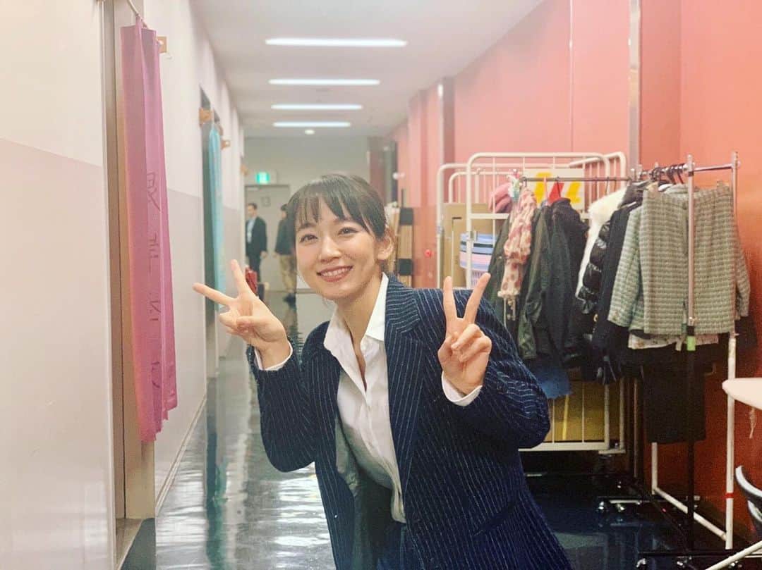 吉岡里帆（マネージャー）のインスタグラム：「❤️ 舞台『FORTUNE』最後の公演をやり切って晴々とした顔のマギーちゃん👩‍💼💮💯 . . 東京松本大阪北九州の公演を観にきてくださった皆さま、応援してくださった皆さま、本当にありがとうございました！！ そして、中止になった北九州公演にお越しいただく予定だった皆さまに観ていただけなかったこと、、すごく残念です😢 でも必ずまたご縁がありますように、一緒にがんばっていく所存です！💫 . 引き続き、なにとぞよろしくお願いいたします！ . . #FORTUNE #いつかの吉岡さん」