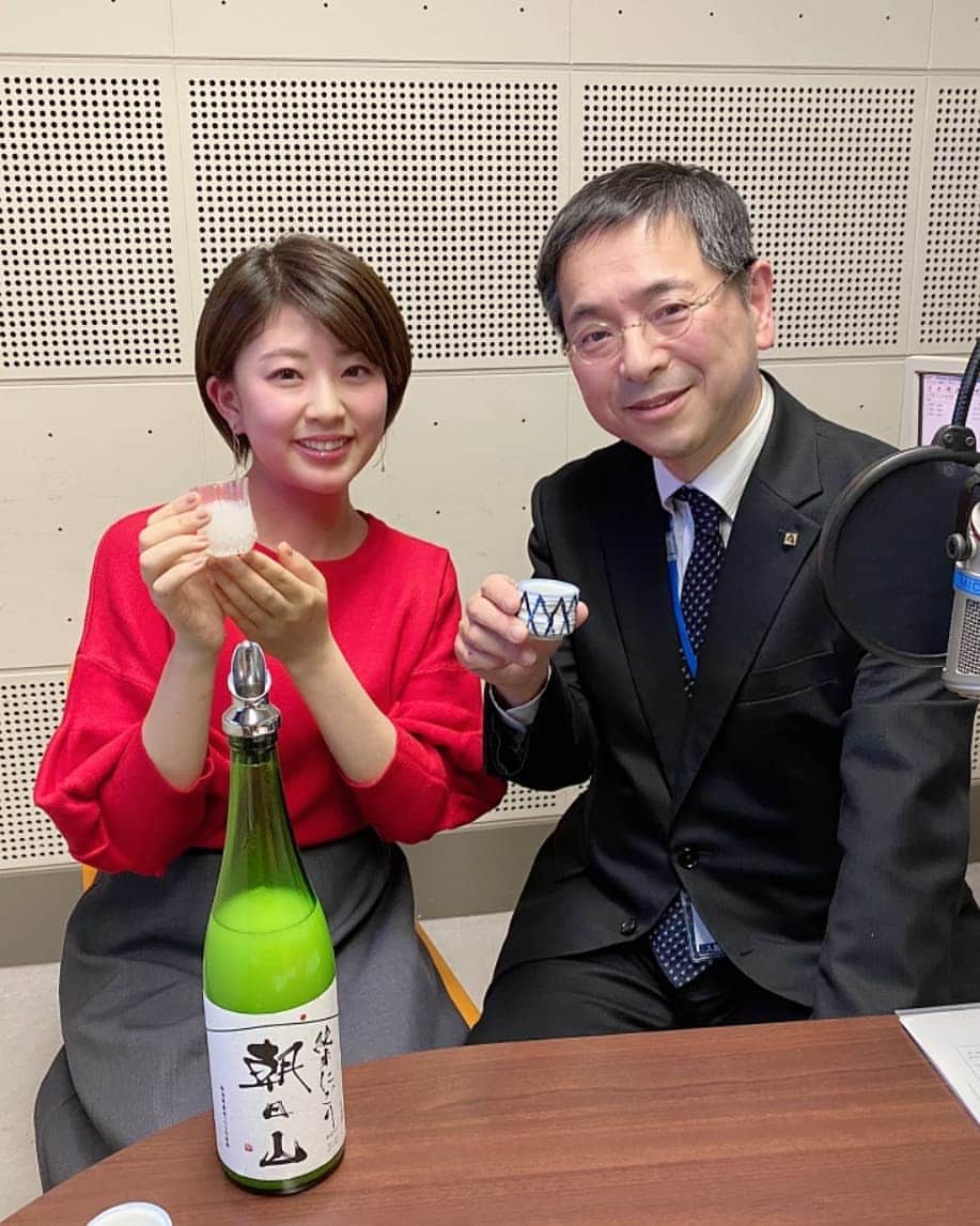 三石佳那さんのインスタグラム写真 - (三石佳那Instagram)「ㅤㅤㅤㅤㅤㅤㅤㅤㅤㅤㅤㅤㅤㅤㅤㅤㅤㅤㅤㅤㅤㅤㅤㅤㅤㅤ 「夜は、ほろ酔いでもいいじゃない」﻿ ﻿ ﻿ 新潟にきてから好きになったもの﻿ それは...日本酒です！！！﻿ ﻿ 日本酒の魅力を﻿ 朝日酒造さんの平澤さんと﻿ 日本酒をちょびちょび呑みながら﻿ ラジオで語り合いました！﻿ ﻿ 様々な日本酒が登場するので﻿ 好みのものを発見出来るはず。﻿ ﻿ 日本酒を飲み、ほろ酔いになりながら﻿ 本音で語り合う時間が、大好きです。﻿ ﻿ ﻿ 〜〜〜﻿ BSNラジオ　 三石佳那の夜はフツーでいいじゃない﻿ 3月2日(月)19時21分頃から お伝えしました。﻿ radikoでもチェックしてみて下さいね。﻿ コーナーは全3回収録のため﻿ 回が進むごとに 少しずつほろ酔いになっていきます。﻿ そんなところも 注目してお聞きください。笑﻿ 〜〜〜﻿ ﻿ #日本酒#日本酒女子#niigata#アナウンサー﻿」3月2日 21時23分 - mitsuishi_kana_bsn