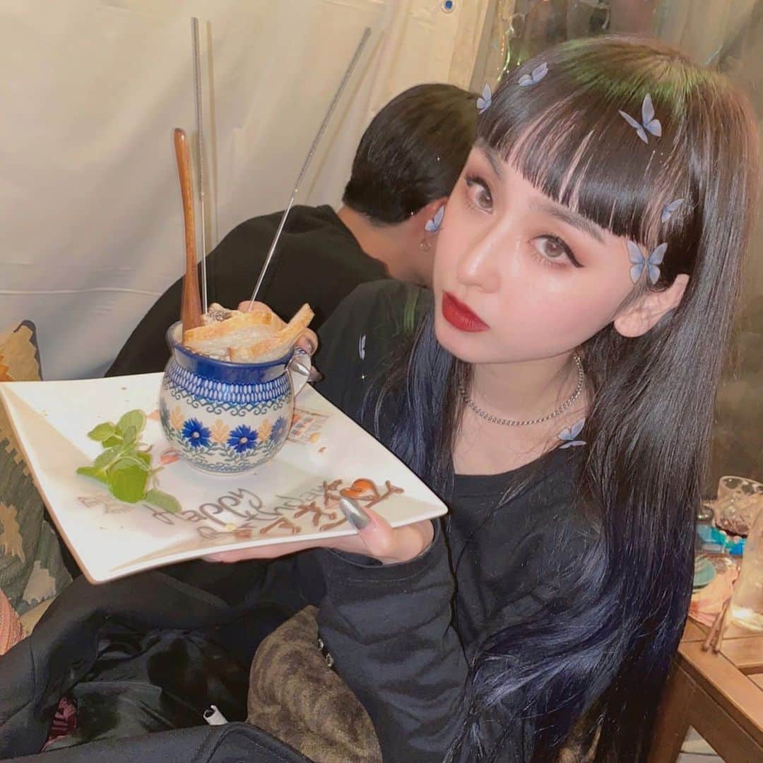 のインスタグラム：「連日お祝いしてもらいました🎂💙🎉 幸せもの〜！」