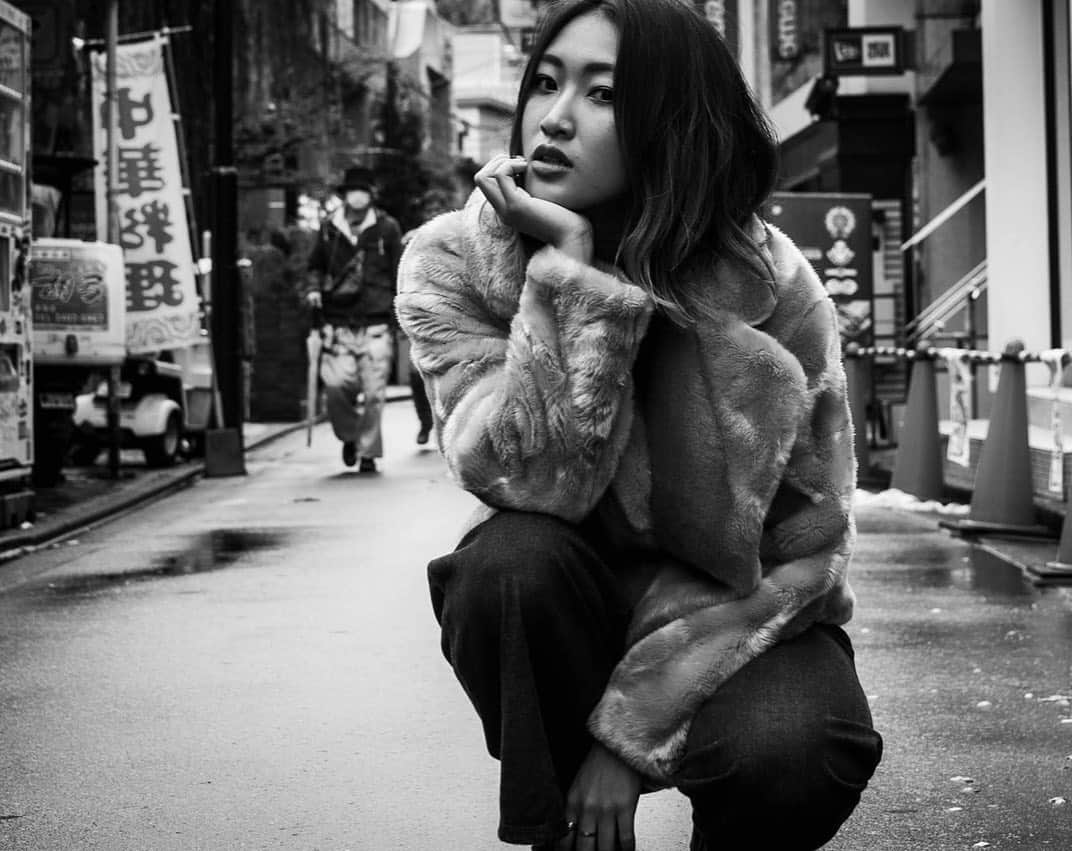 上枝恵美加さんのインスタグラム写真 - (上枝恵美加Instagram)「Monday mood?☺︎ ． ． photo by @ttoru1006 ． ． #photoshooting #portrait #tokyo #mondaymotivation #blackandwhite #白黒」3月2日 21時27分 - emika_kamieda