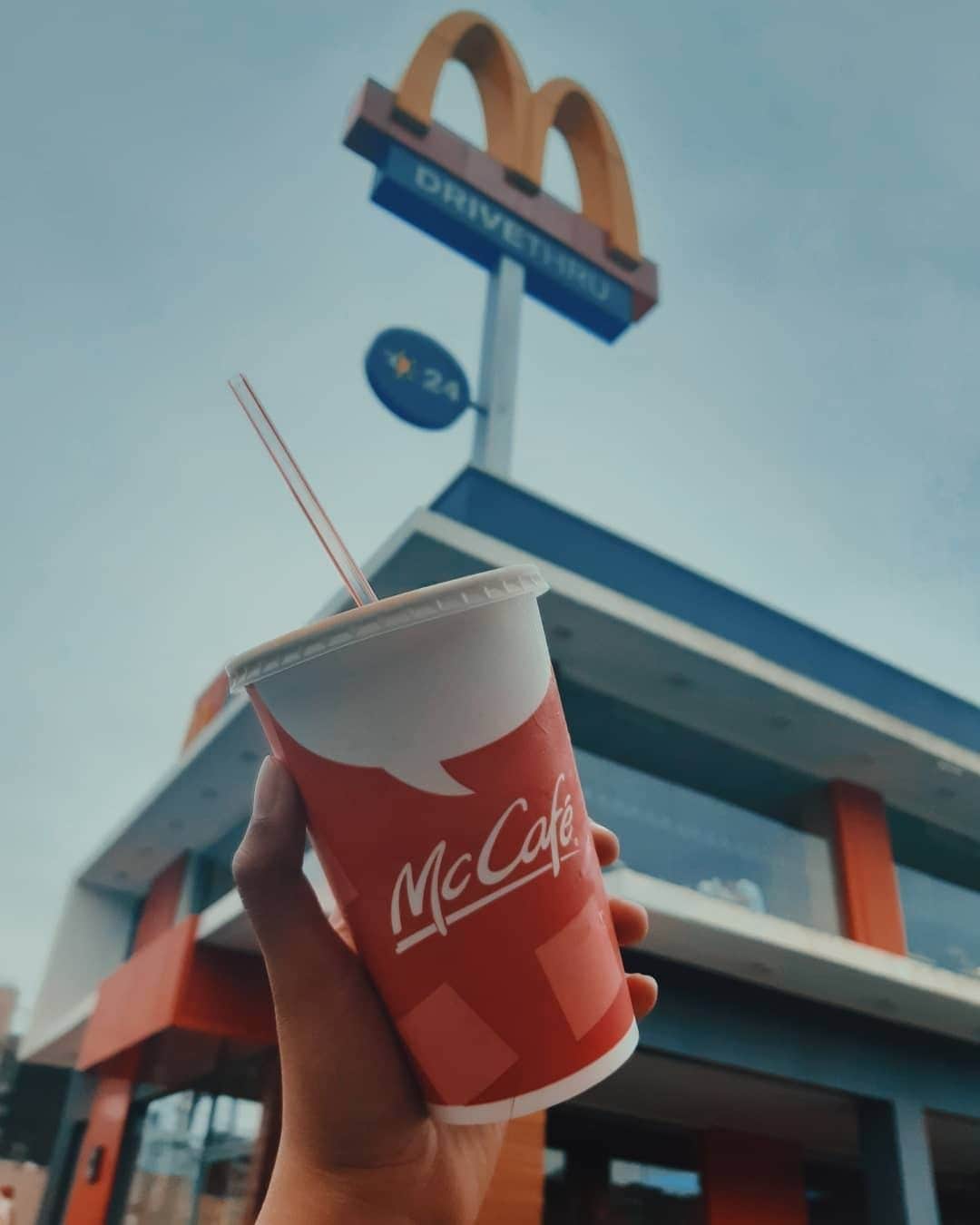 McDonald's Philippinesのインスタグラム：「Let’s raise our McCafé cups to trying new things! For @leamikhail, it’s our new Iced Coffee Chocolate ❤」