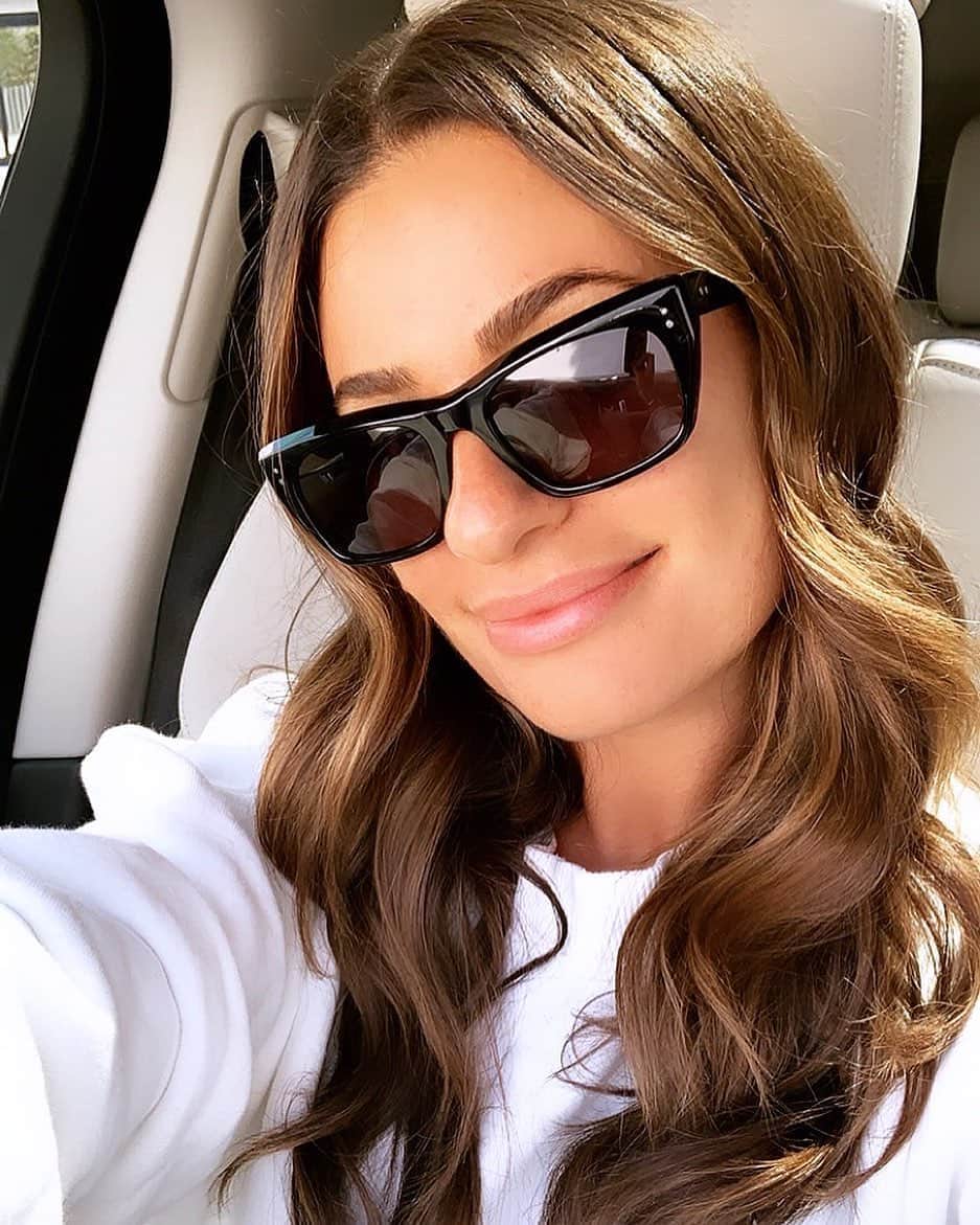 リア・ミシェルのインスタグラム：「New week, new month, let’s do this! ✨」