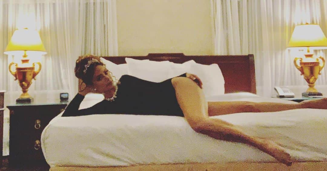 ジーン・トリプルホーンのインスタグラム：「Tomorrow is #supertuesday  please please please please go #vote use your #voice  nothing more #sexy than participating in your #community 🔥🔥💋💋💋🙏🏽😎🦾」