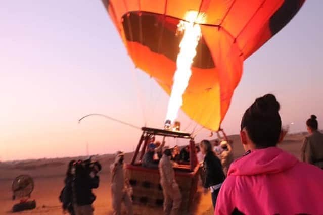 朝日放送「朝だ！生です旅サラダ」さんのインスタグラム写真 - (朝日放送「朝だ！生です旅サラダ」Instagram)「@micahirose ドバイの魅力の一つでもある砂漠。  #サンライズ を気球にのって見に行くツアーへ！！ 広大な砂漠と気球に大興奮😆✨ 撮影:広瀬未花 _ #砂漠 #Desert #気球に乗って #日の出をみる #行ってきまーす #バルーン・アドベンチャーズ・ドバイ #Balloon Adventures Dubai #カメラマンに徹する #Dubai  #ドバイ _ #ABCテレビ #朝日放送テレビ #朝だ生です旅サラダ #土曜朝 #8時 #旅サラダガールズ  #広瀬未花 #江田友莉亜 #青木愛 #海外 #旅 #travel #trip」3月3日 7時18分 - tabisalad