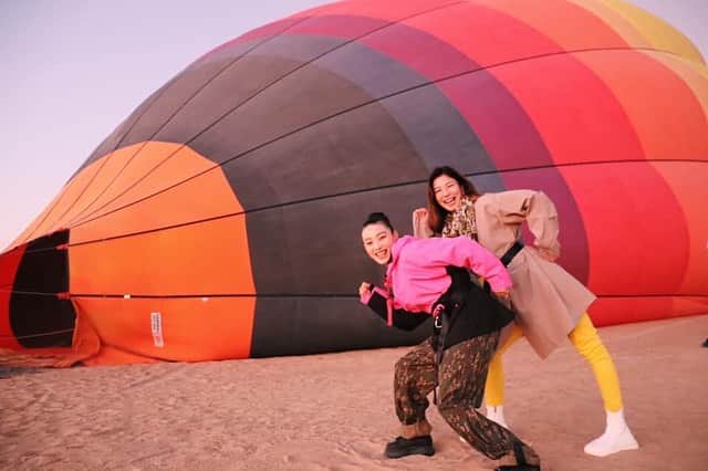 朝日放送「朝だ！生です旅サラダ」さんのインスタグラム写真 - (朝日放送「朝だ！生です旅サラダ」Instagram)「@micahirose ドバイの魅力の一つでもある砂漠。  #サンライズ を気球にのって見に行くツアーへ！！ 広大な砂漠と気球に大興奮😆✨ 撮影:広瀬未花 _ #砂漠 #Desert #気球に乗って #日の出をみる #行ってきまーす #バルーン・アドベンチャーズ・ドバイ #Balloon Adventures Dubai #カメラマンに徹する #Dubai  #ドバイ _ #ABCテレビ #朝日放送テレビ #朝だ生です旅サラダ #土曜朝 #8時 #旅サラダガールズ  #広瀬未花 #江田友莉亜 #青木愛 #海外 #旅 #travel #trip」3月3日 7時18分 - tabisalad