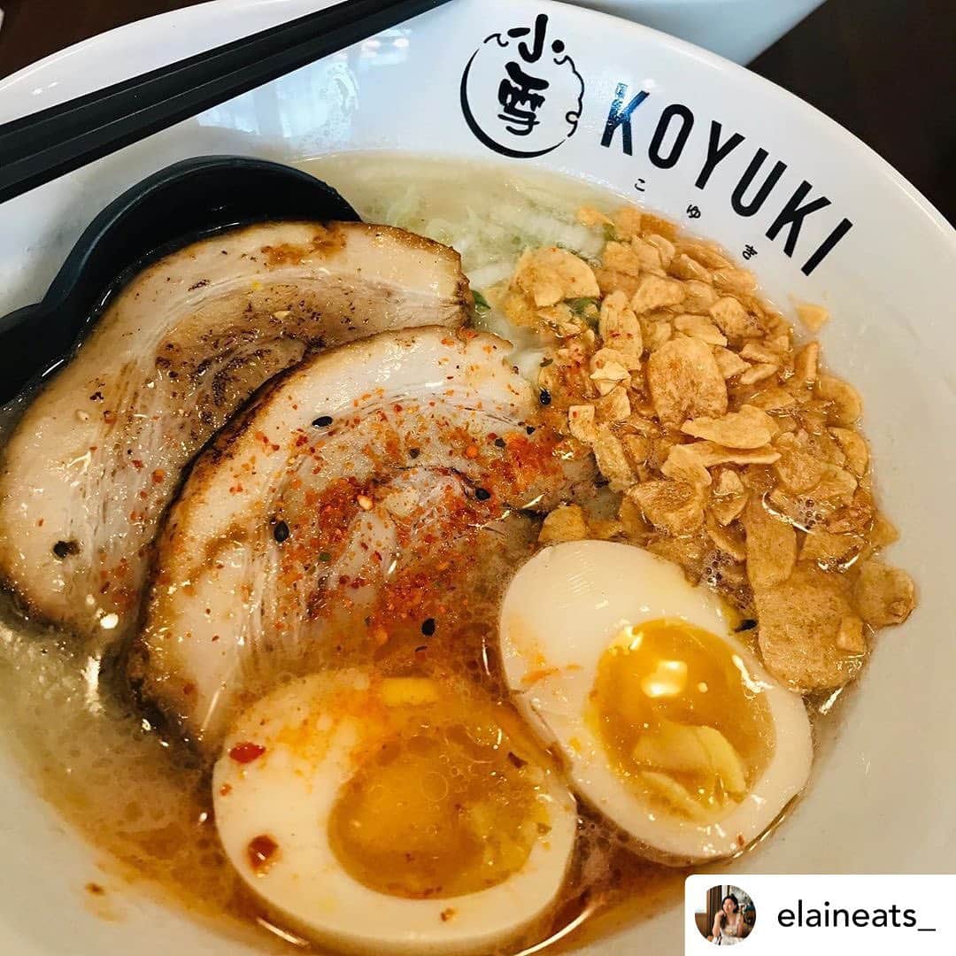 のインスタグラム：「Posted @withregram • @elaineats_ Tonkotsu Ramen with allll the good stuff - Cha Shu, soft boiled egg, garlic chips and a very rich & creamy broth 😋 Thank you @koyukiramen for the tasty lunch! #mediatasting 🍜🍜🍜」