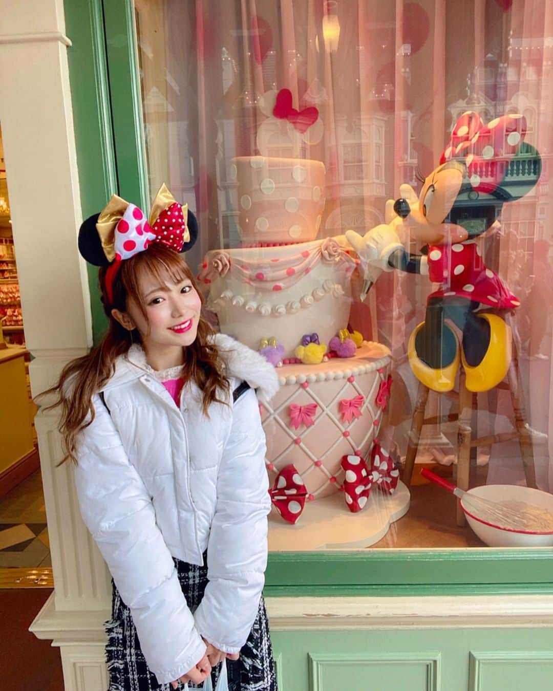 愛田杏奈さんのインスタグラム写真 - (愛田杏奈Instagram)「今日は #ミニーの日 だったんだって🥰🎀 . . . #3月2日 #ミニーの日 #disney#disneyland #tokyodisneyland #code #ディズニーランド #ディズニー#東京ディズニーランド #ディズニーコーデ #ミシェルマカロン #ダウンジャケット #白ダウン #ミニー #ベリーベリーミニー #ベリミニ #イッツベリーミニー#ミニマーマウス #限定カチューシャ#ミニーカチューシャ #過去フォト #自撮り #写真好きな人と繋がりたい#instagood#instapic#like4like#followme #gn」3月2日 23時20分 - anna_osada