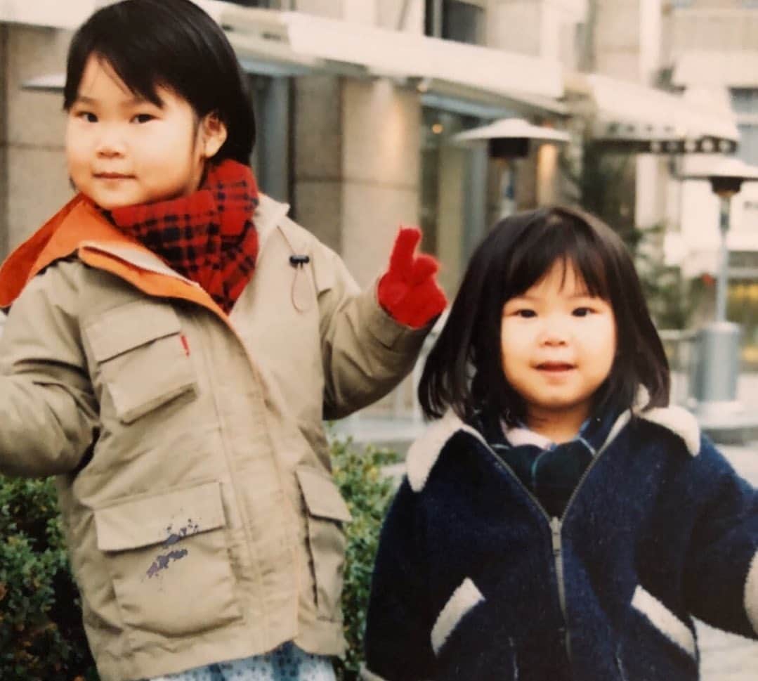 のインスタグラム：「I turned 20 today🥳 ・ ・ ついに、20歳になりました！ ・ ・ わがままですぐに感情大爆発する性格は小さい頃から全く変わってないし、家族や周りの人にもたくさんの迷惑をかけていて、私自身が小さい頃に想像していた素敵な大人の姿とは似ても似つかないほど今の自分は未熟者ですが、日々精進を忘れずに周りの人をHappyにできるような人間になれるよう、これからも頑張ります。 ・ ・ 📸with my big sis💕」