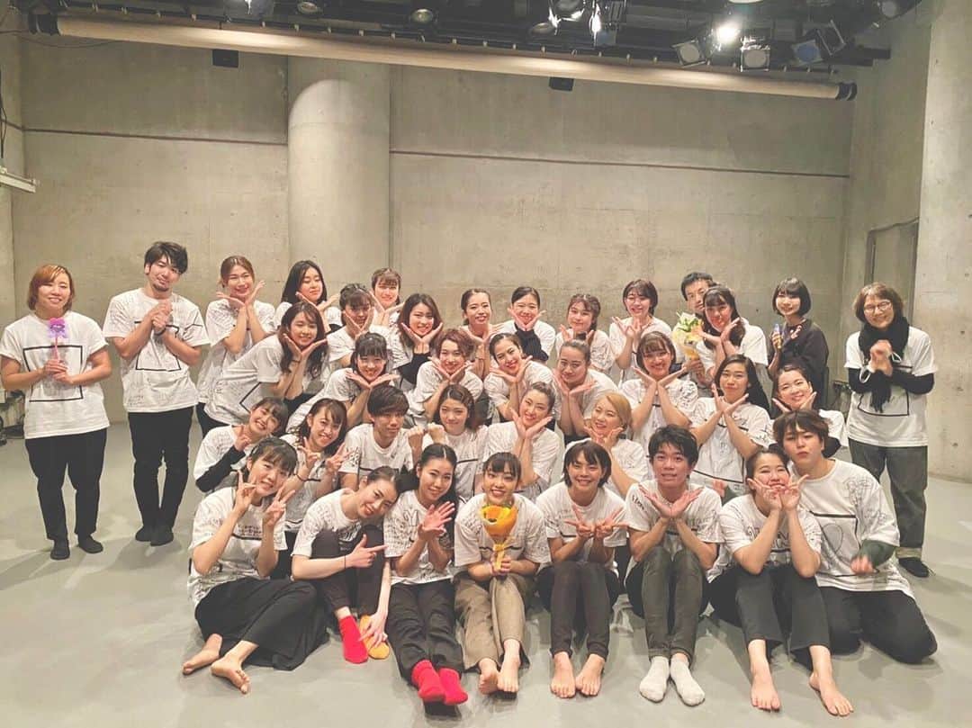 のインスタグラム：「. .  University Dance Cross 19th 『共生』 . 学生最後の舞台、クサいぐらい学生らしく、コーディー長澪奈くらいアツく、みんなのエネルギーで満ち溢れた舞台でした！ 今回コーディーネーターとしてUDC19thをつくり上げる過程から関わって、2年前とはまた違う楽しさを味わえました。 . そして、こんな状況の中私たちの事をご理解下さり上演させてくださったセッションハウスの方々、スタッフさん、足を運んで下さったお客様、本当にありがとうございました☺️ . . #udc19th #universitydancecross #共生 #神楽坂セッションハウス #アツい女マツナガレイナ #お疲れ様！」