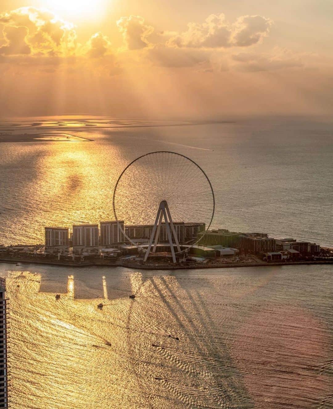 ドバイのインスタグラム：「Ain Dubai, world’s largest ferris wheel 📷:@dubai.uae.dxb」