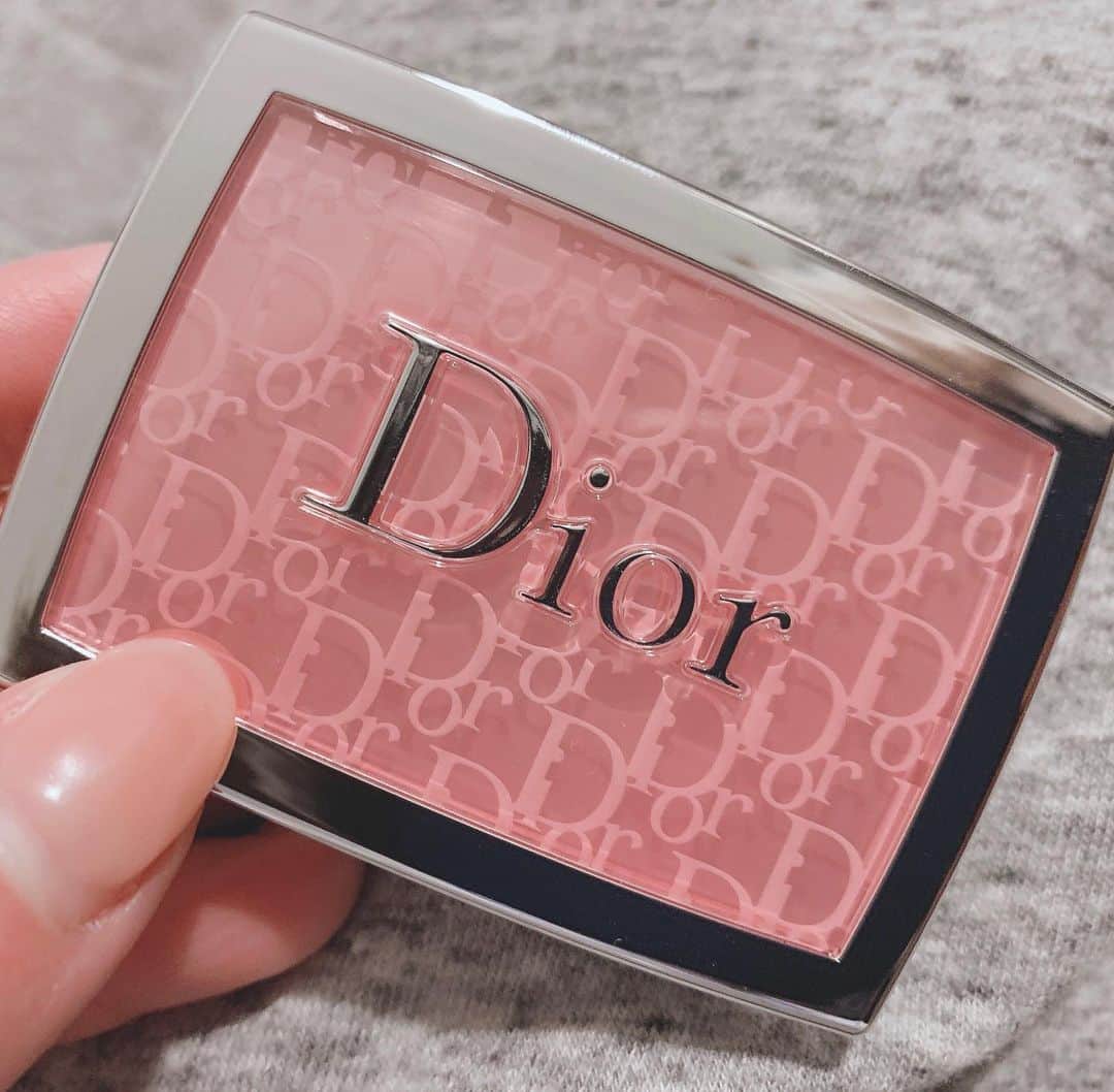 にかもきゅさんのインスタグラム写真 - (にかもきゅInstagram)「チーク基本苦手だけど、このチークはナチュラルに可愛く発色するから良い〜😂 #Dior #バックステージロージーグロウ 001 #チーク #makeup #ブルベ冬」3月2日 23時49分 - nica_moq