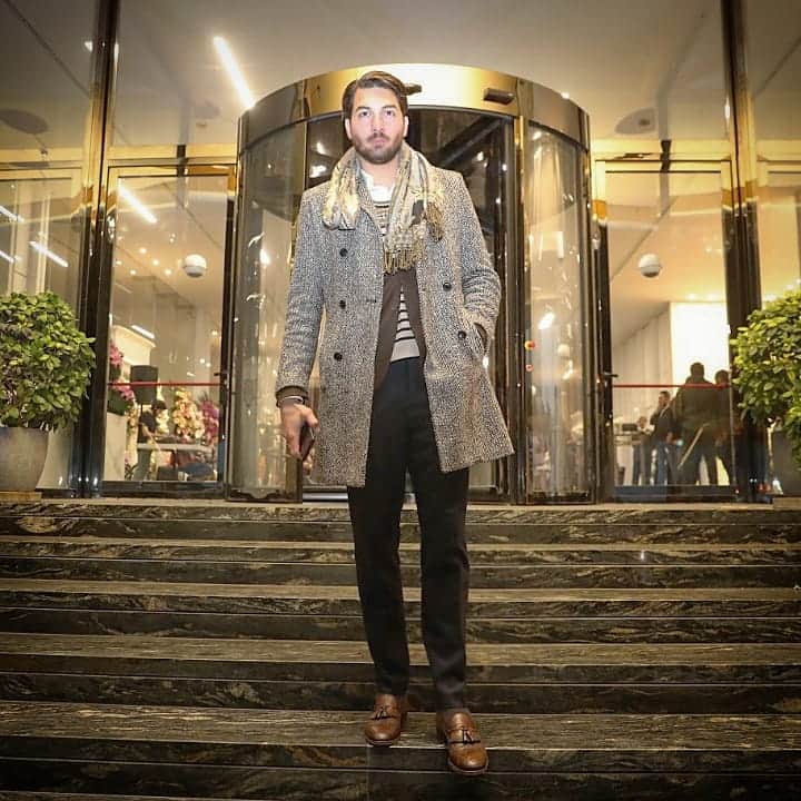 アリレザ・ハギギのインスタグラム：「🌃🎗👔👽⚜️」