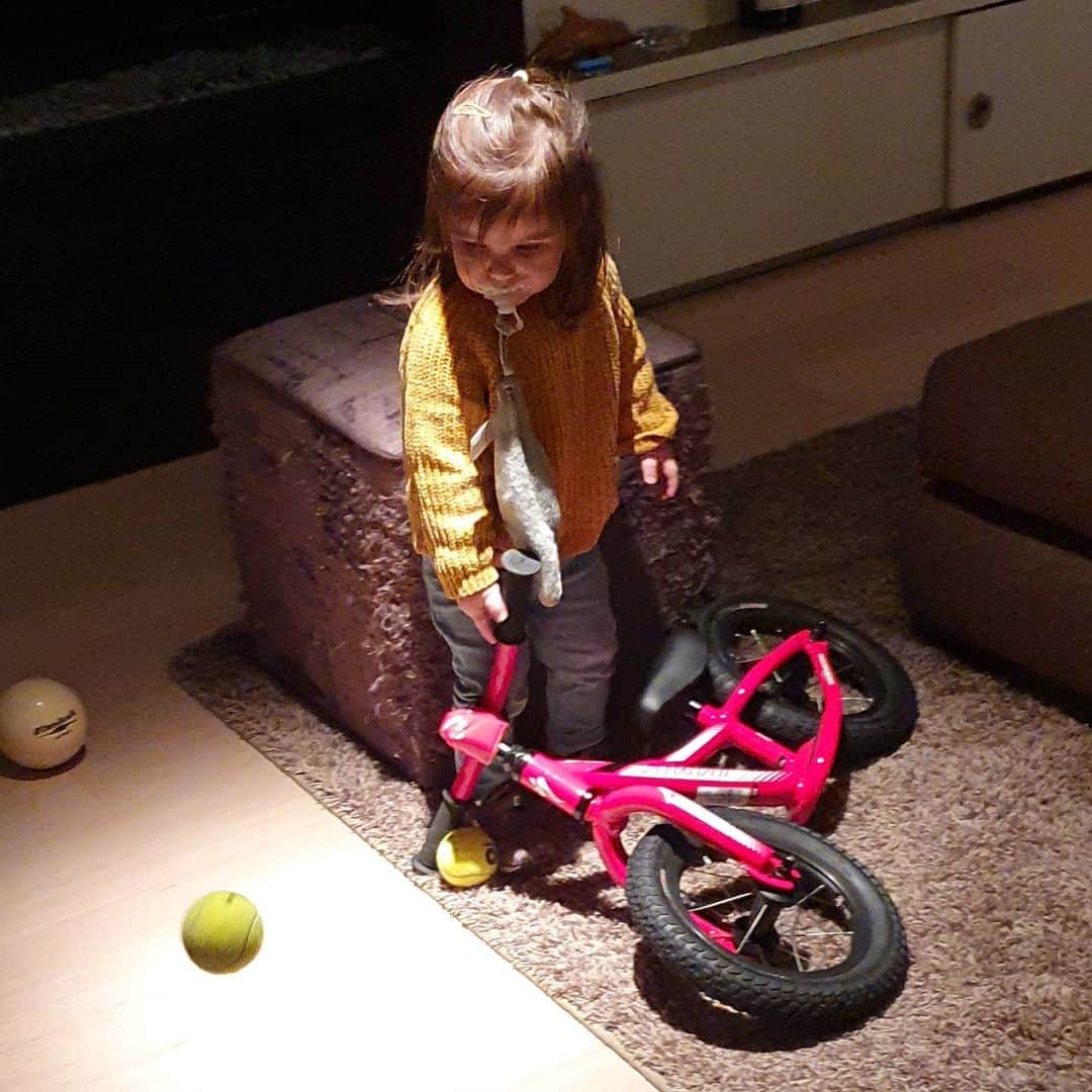 キルステン・フリプケンスのインスタグラム：「Happy 2nd birthday to the coolest bikechick on 🌍🥳🥰 #birthday #godchild」
