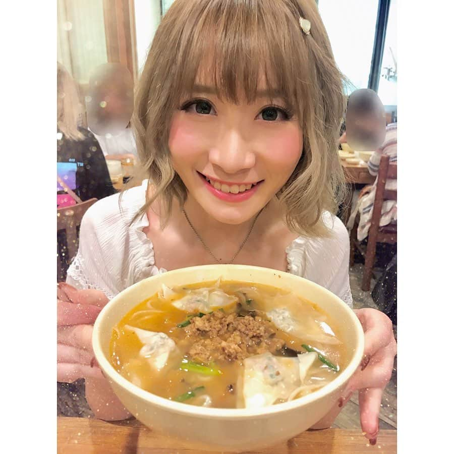 TONEAYUさんのインスタグラム写真 - (TONEAYUInstagram)「明洞餃子...🍜🥺💖﻿ ﻿ プーケットか韓国か予約寸前のタイミングで、コロナ騒動勃発✈️🦠 ﻿ その影響により、ついに、夢で韓国行って、明洞餃子食べたり、ケジャン食べてた😭😭😭💕﻿ ﻿ アホやー😭💦💦💦笑﻿ ﻿ 全然更新してなかったから韓国🇰🇷の思い出あげていこうかな🥺﻿ ﻿ っても髪型も変わりすぎてて別人説👻﻿ ﻿ 何度も言うけどw 明洞餃子を食べに韓国行きたいくらい、大好きです😍﻿ ﻿ 食べたいですなう😭😭😭🇰🇷💖﻿ ﻿ #韓国﻿ #明洞餃子﻿ #Seoul﻿ #travel﻿ #한국﻿ #여행﻿ #한국여행기﻿ #명동﻿ #명동교자 #永住権はよ」3月3日 0時26分 - toneayu