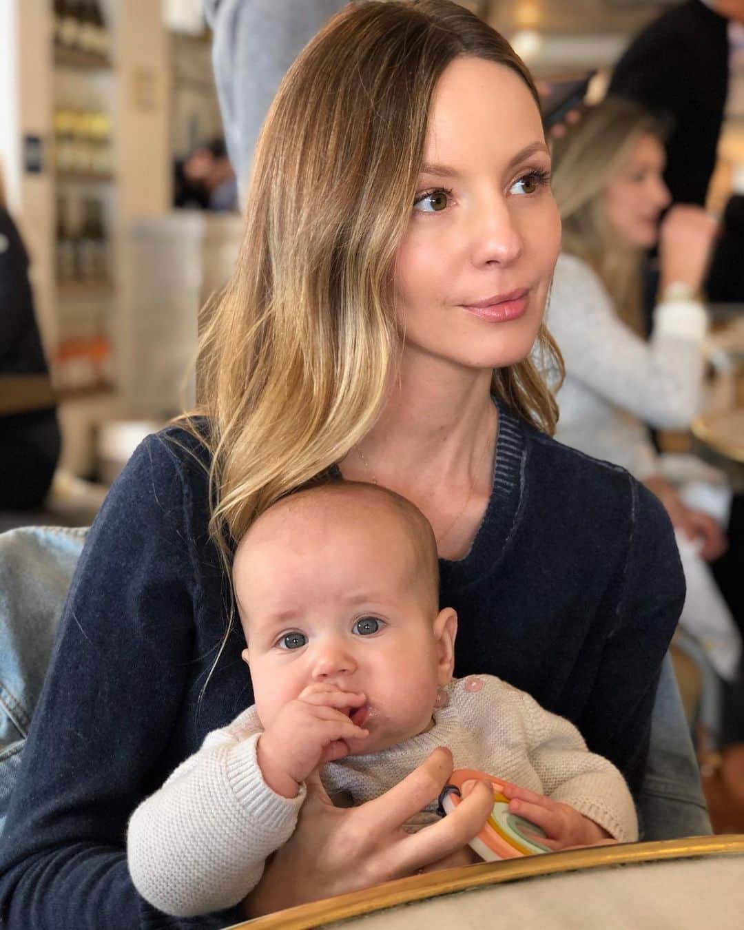 サマンサ・ドロークのインスタグラム：「Motherhood. 💗」