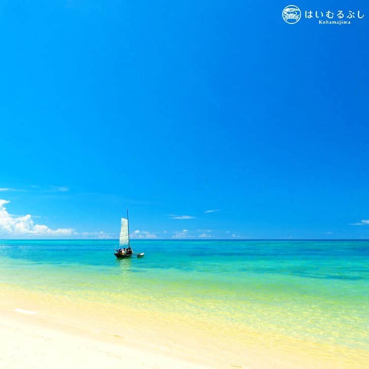 HAIMURUBUSHI はいむるぶしさんのインスタグラム写真 - (HAIMURUBUSHI はいむるぶしInstagram)「沖縄の伝統木造船「帆掛けサバニ」。 白い帆に南風を受けて青いサンゴ礁の海を滑走します。 今年の夏、はいむるぶしビーチで体験してください。 #沖縄 #八重山諸島 #小浜島 #はいむるぶし #japan #okinawa #yaeyamaislands #kohamajima  #haimurubushi」3月3日 1時47分 - haimurubushi_resorts