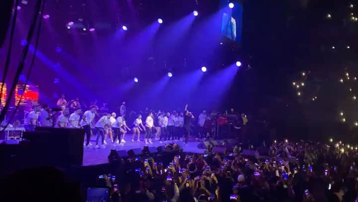 ディディエ・ドログバのインスタグラム：「On lui a souhaité le mal mais Dieu l’a transformé en bien @fallyipupa01 🎼🎼 Bercy neti na film, ce remix de Jaloux ft @dadju doit voir le jour 🔥🔥🔥🔥 @fallyipupa01 continues de faire du bien pour ton Cher Pays à travers ta musique et tes dons pour le Peuple. L’Afrique est fière de toi」