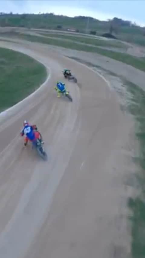 バレンティーノ・ロッシのインスタグラム：「Visto che non si corre in Qatar abbiamo fatto due giri al Ranch con @frankymorbido @pecco63 @mattiapasini」