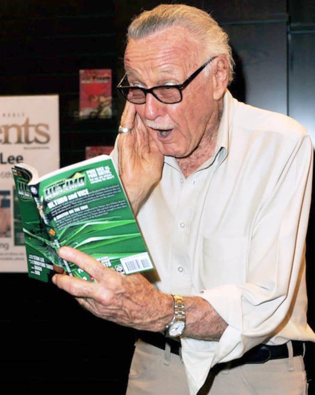 スタン・リーさんのインスタグラム写真 - (スタン・リーInstagram)「“The pleasure of reading a story and wondering what will come next for the hero is a pleasure that has lasted for centuries and, I think, will always be with us.” - Stan Lee #ReadAcrossAmerica #StanLee」3月3日 2時12分 - therealstanlee