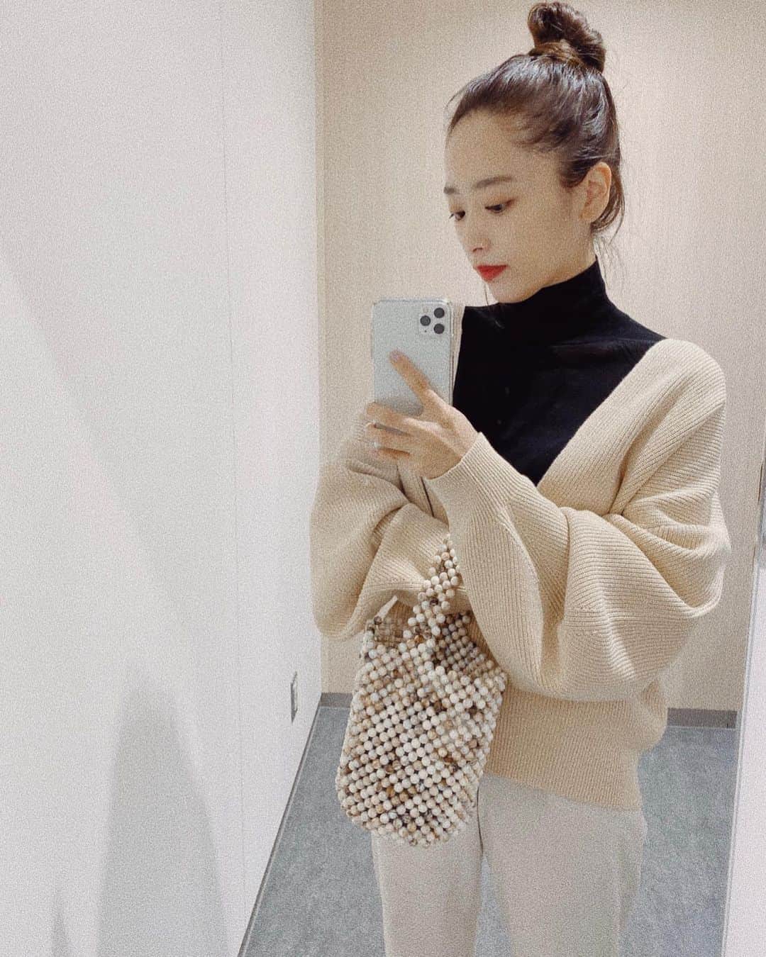近藤千尋のインスタグラム：「お仕事してたらもうこんな時間…🥺 そろそろ次女が🍼タイムかな🕐 娘の🏫もお休み中なので、 明日の予定もしっかり確認しつつ。。 色んなことが急に起こり 色んなことが変化したり 疲れちゃう時ですが、、 早く皆で乗り越えられますように。😔✨」
