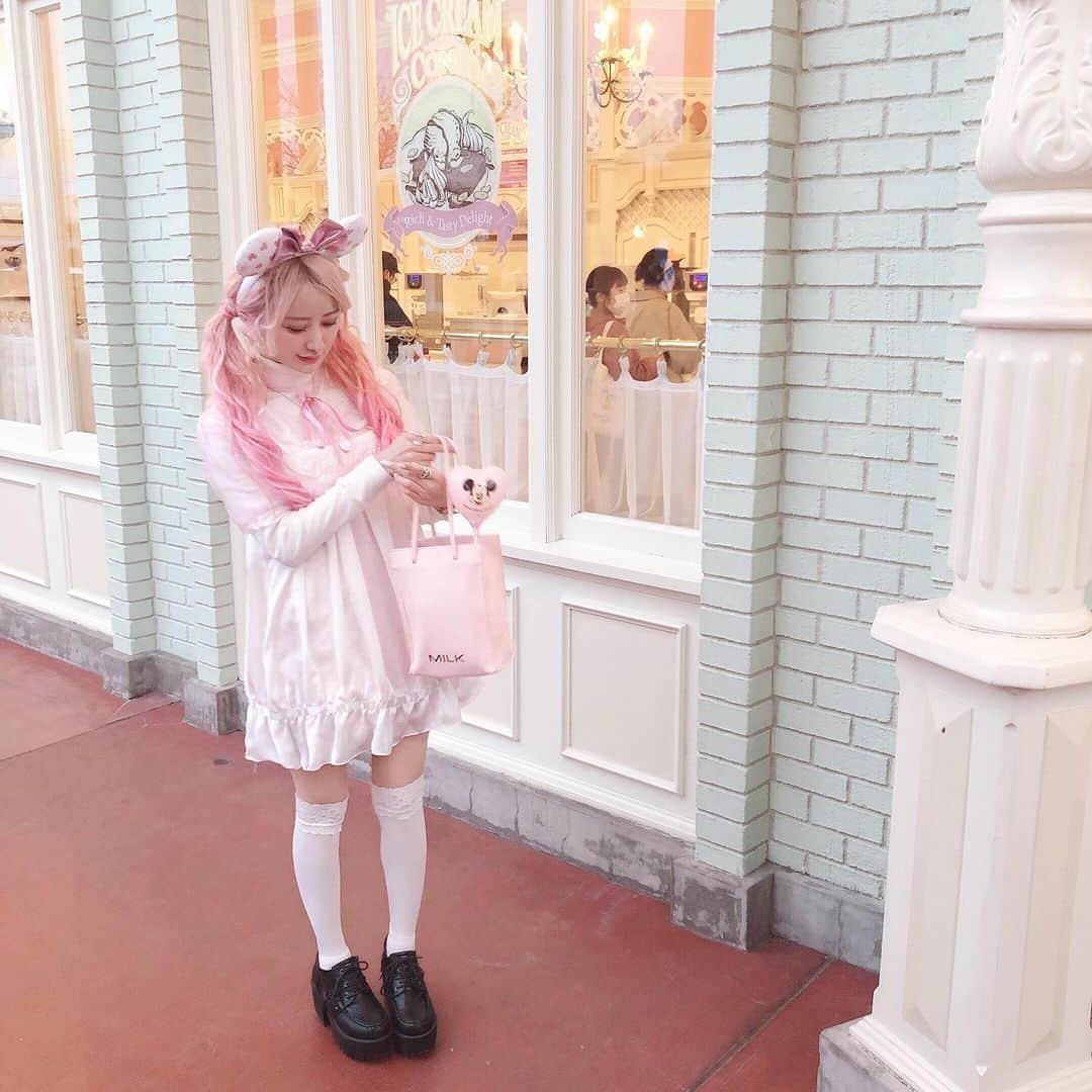 胡桃兎愛のインスタグラム：「実は大好きなマリーちゃんを意識したコーディネートでした🐈🎀」