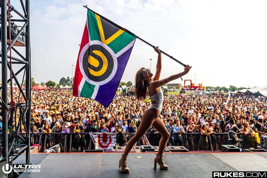 Ultra Angelsさんのインスタグラム写真 - (Ultra AngelsInstagram)「See U next year @ultrasouthafrica 🇿🇦 • • • • #ultraangels #southafrica #ultra2020 #worldtour #tourlife #dancer #flag #rukes」3月3日 2時50分 - ultraangels