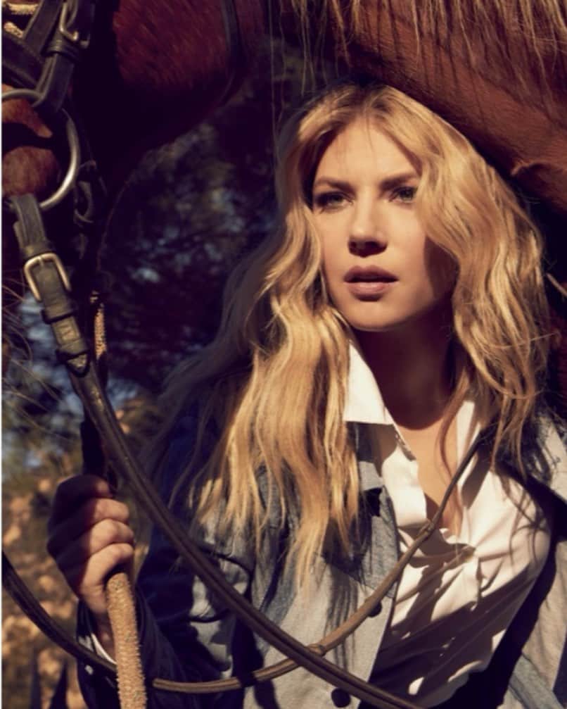 キャサリン・ウィニックのインスタグラム：「Max Magazine, Spring 2020📸」