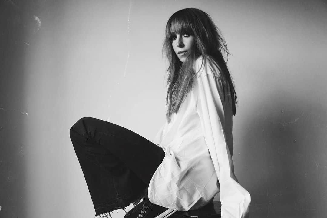 ローラ・ウェルッシュのインスタグラム：「📷 @amorosofilms」
