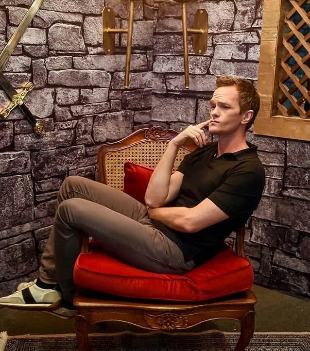 ニール・パトリック・ハリスのインスタグラム：「🤔 #neilpatrickharris #nph #tagsforlikes #actor #lovehim #handsome #awesome #legendary @nph 💙💙」