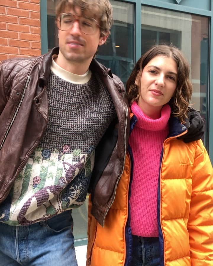 のインスタグラム：「Thank you guys for being with us on this journey! While holychild is coming to a close, we will still both be making music, I promise!! Follow @louielouiejams and @revengewife and we will be updating you and making art forever! I know this has been such an era for all of us and I’m so so grateful to you guys because I wouldn’t be the same person without the past 8 years. Thank you」