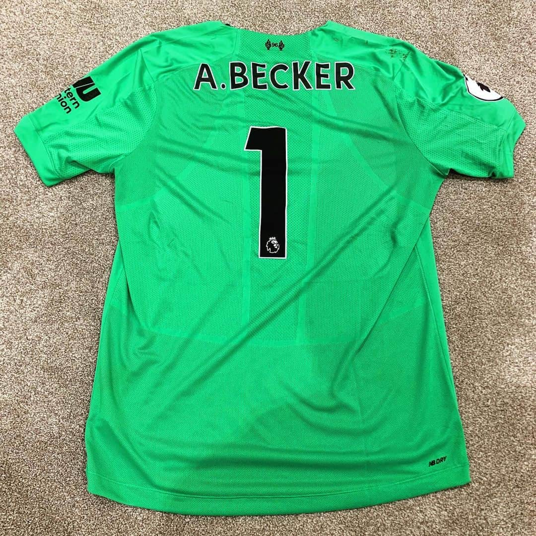 ベン・フォスターさんのインスタグラム写真 - (ベン・フォスターInstagram)「******* Big thanks to @andysulligolf for bidding £1900 for the Alison shirt!! ******* 👏👏 So the legend that is @alissonbecker has given me his shirt from the game on Saturday night to raise funds for @cureleukaemia again 👏👏🙌🙌 The highest bidder will get the shirt so anybody seriously interested get in touch by DM, in the comments section or by contacting @cureleukaemia #liverpool #becker #cureleukemia #watfordfc #liverpoolfc」3月3日 4時05分 - benfosters