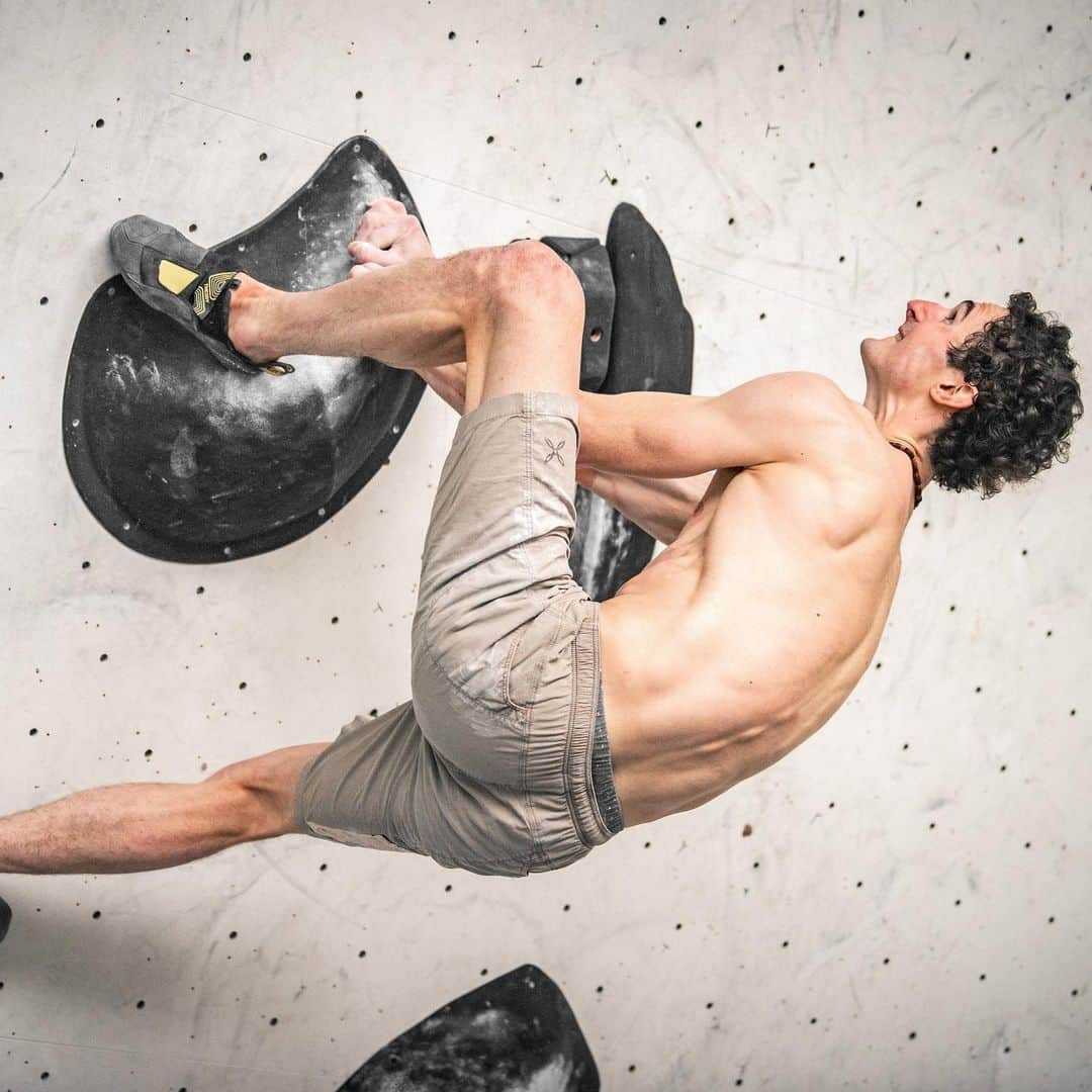 アダム・オンドラさんのインスタグラム写真 - (アダム・オンドラInstagram)「Climbing is very complex and there are so many different aspects that you need to learn. When you climb and train with somebody else, it brings a unique opportunity to learn from the others. On top of that, it is so much more motivating.  Check the new YouTube episode. Link in bio. Photo: Petr Chodura @blackdiamond @montura_official @lasportivagram @gardatrentino @mazagrande」3月3日 4時10分 - adam.ondra