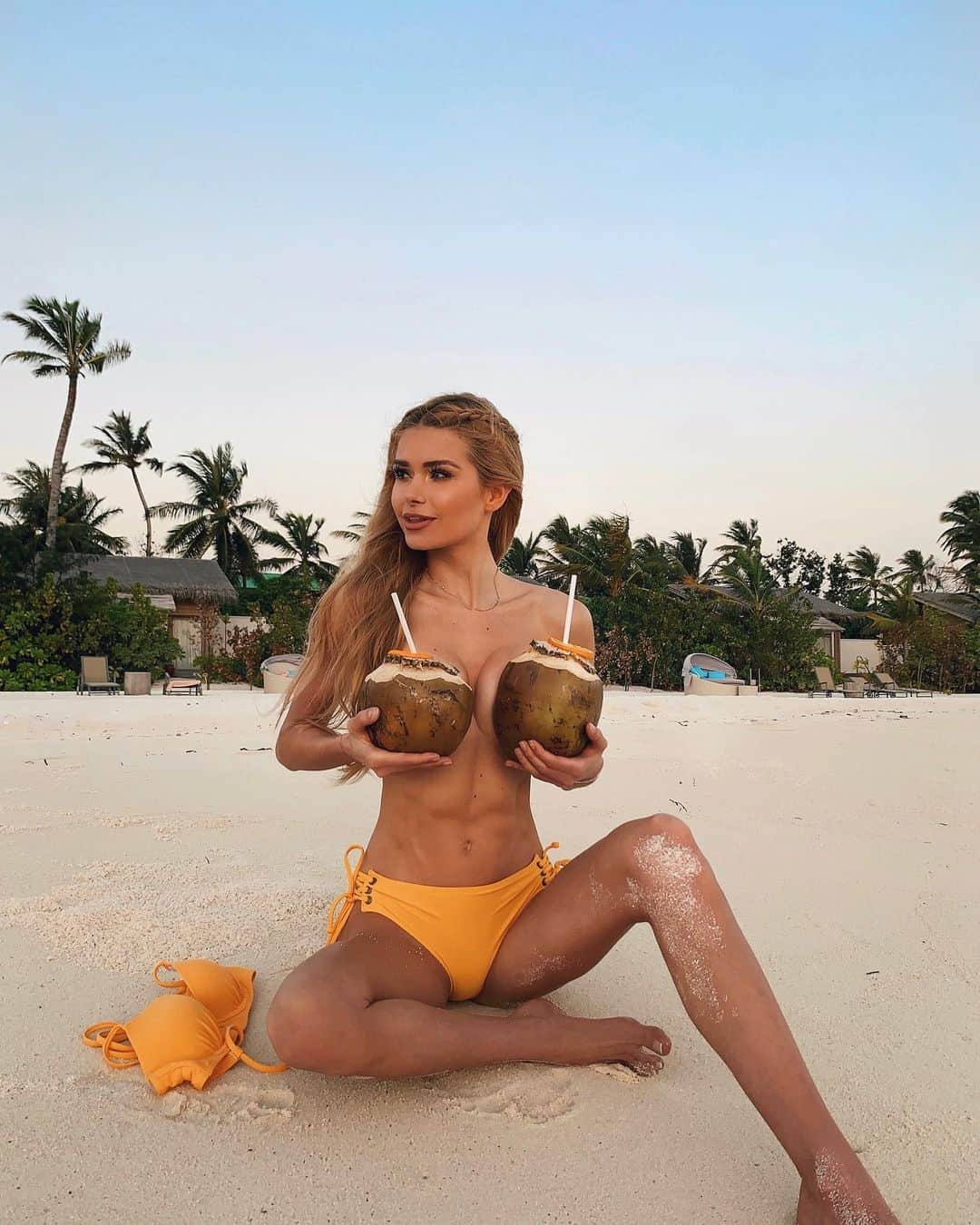 パメラ・ライフさんのインスタグラム写真 - (パメラ・ライフInstagram)「all coconuts are beautiful 🥥」3月3日 5時12分 - pamela_rf