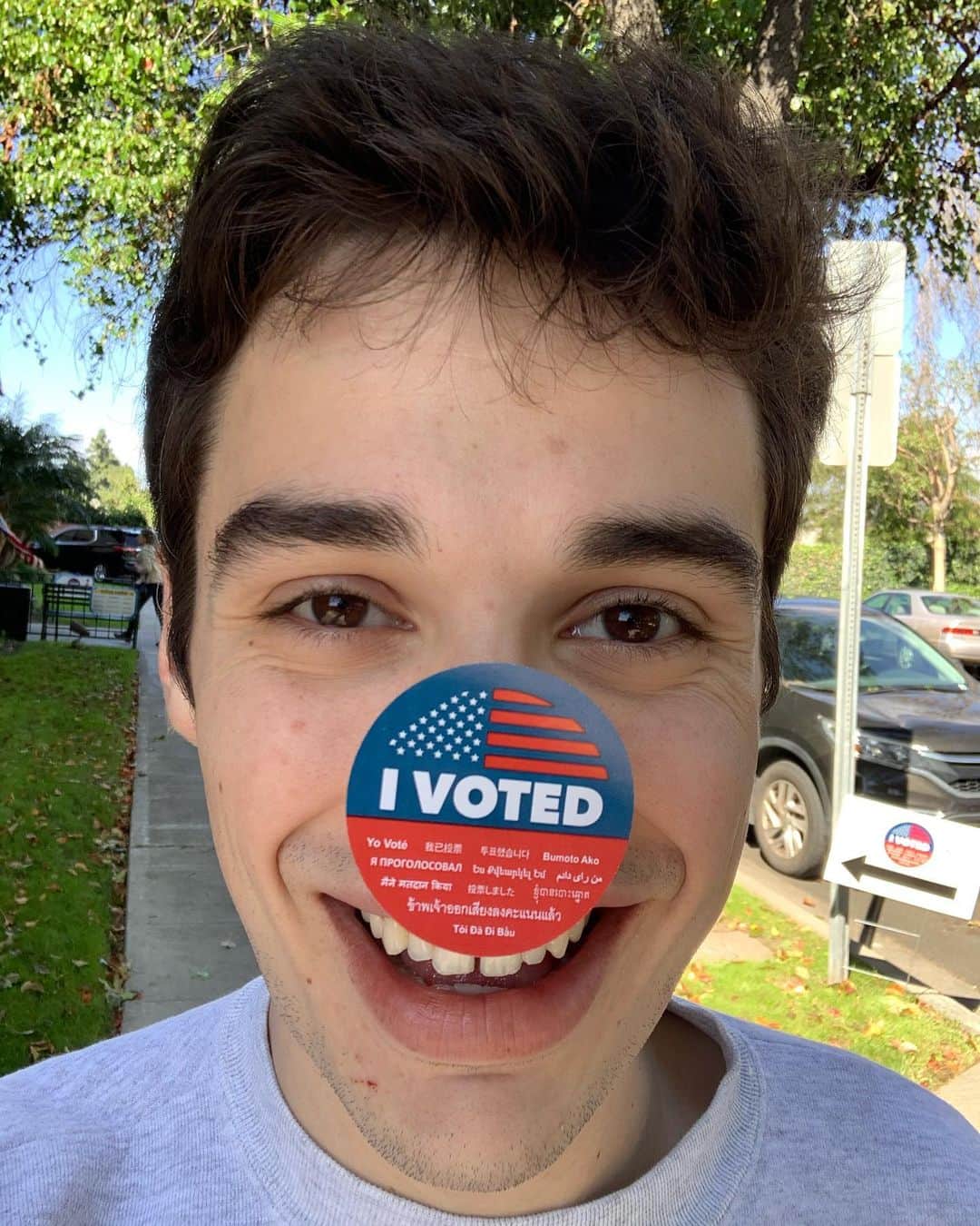 ジョーイ・ブラッグのインスタグラム：「Get out there and utilize this democracy while it’s still partially intact!」