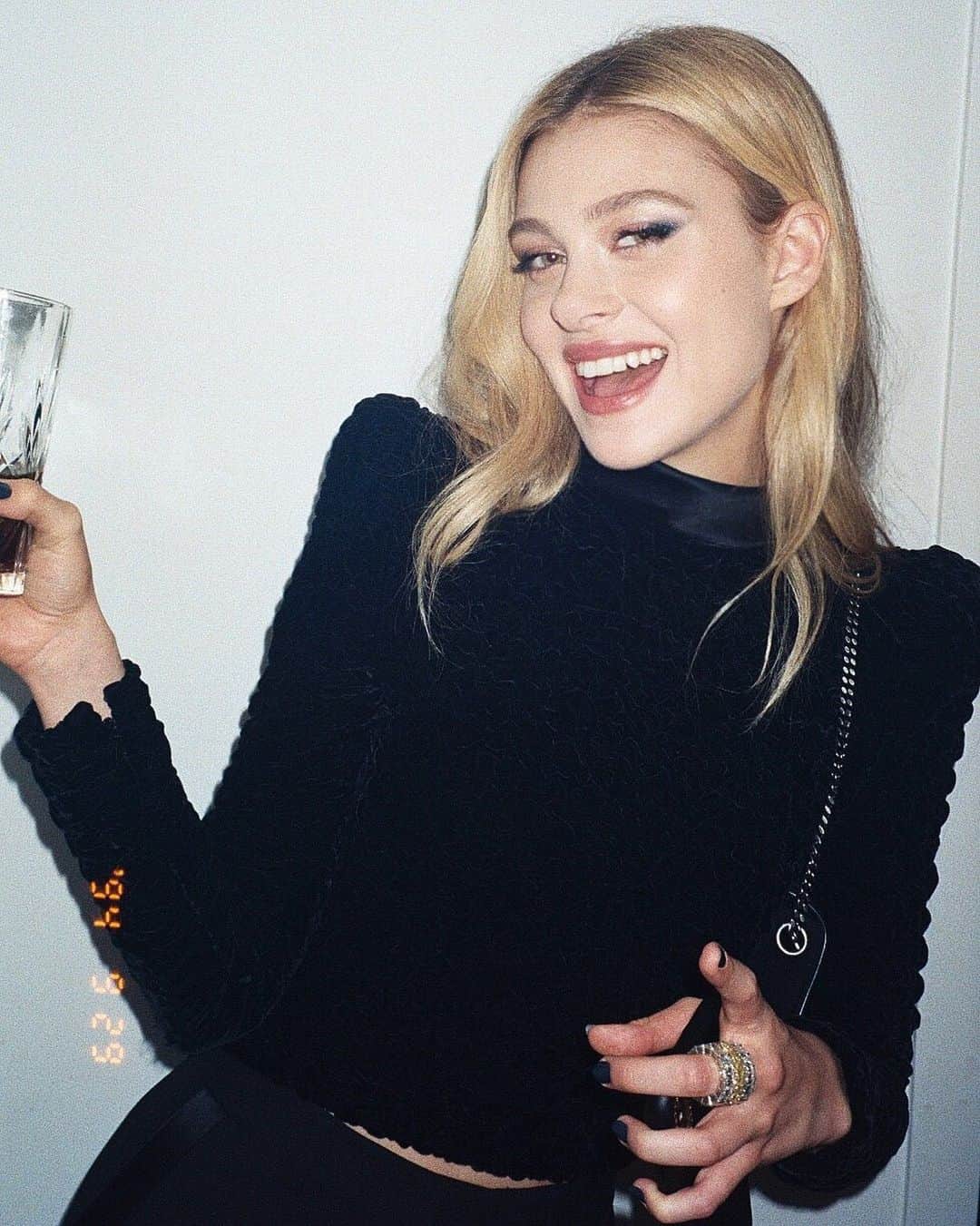 ニコラ・ペルツのインスタグラム：「my boyfriends a photographer how lucky am i」