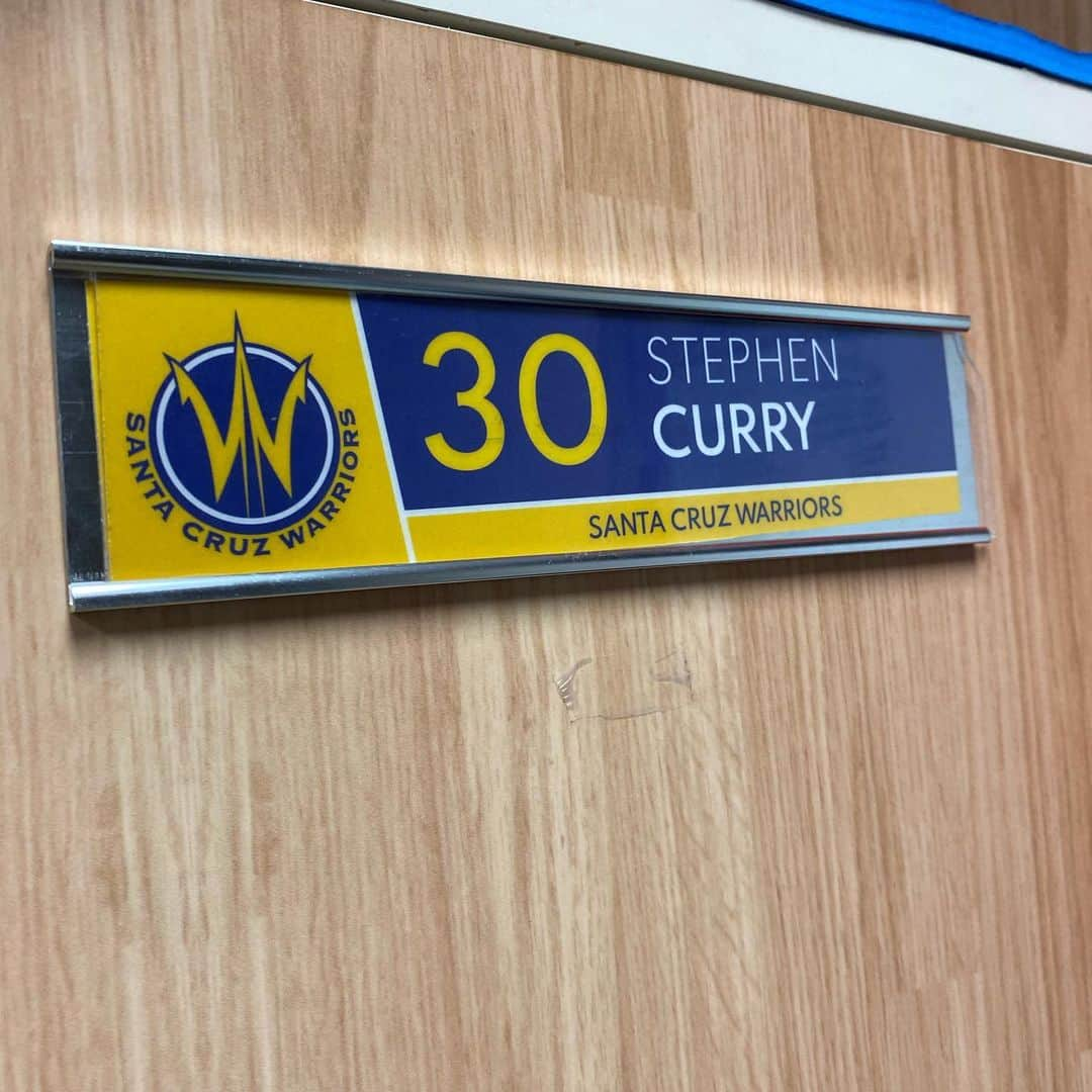 ステフィン・カリーさんのインスタグラム写真 - (ステフィン・カリーInstagram)「one step closer 🙏🏽 @gleaguewarriors」3月3日 6時44分 - stephencurry30