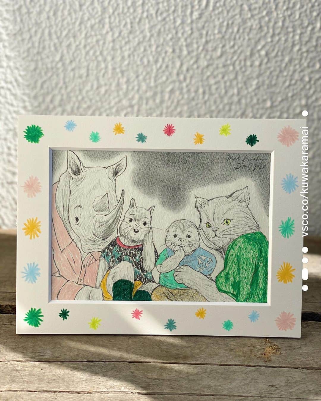 D[di:]のインスタグラム：「#どうぶつ化似顔絵　スピンアウト　その19 『とある家族』﻿ ﻿ 1.ずいぶん前にうちに遊びにきてくれたファミリーもつい描きたくなり、描いちゃった。こんど会ったらプレゼントしよう。﻿ ﻿ 2.週末は、だいぶ前に、どうぶつ化似顔絵をかかせてもらた、狸と狐夫婦(偶然、旦那の狸さんがうちの旦那ちゃんと昔のDJ仲間だた)の結婚パーティー@渋谷エンソフにて。大々的なウェルカムボードになっていた﻿ ﻿ 3.この日のテーマは、サーカス🎪だったらしく、デコレーションスタイリストが、狸の剥製借りてきてこんなかわいいことしてくれたらしい。和動物な狸もオシャカワになれるのだな…﻿ ﻿ 4.新郎新婦の2人。しかも、今回の衣装やデコのサンプルイメージが、私が昔々に(2万年くらいまえ)モデルででた、エスカルゴスキンという雑誌の撮影ページのイメージを参考にしたんだって(というか、そのときの舞台スタイリストが担当し、彼女は新婦かりんちょの友人だったよう)﻿ こんなところで、私がむかーしむかし、かかわった撮影が参考になるなんて…なんつーか、感慨ぶかっ❗️意味のあることした気分だ﻿ ﻿ 5.そして、その翌日には、初めての柴又上陸！﻿ そうです、男はつらいよ❗️の﻿ そこで、もう、だいぶ前から、ごはん食べよ！って言いながら7〜8年が経ってしまったモリヤマさんに柴又アド街してもらた。﻿ どうぶつ化似顔絵とパチリ﻿ しかし、話しが合いすぎて、話がつきなすぎた❣️﻿ なんでもっと早くにご飯しなかったんだろね😅と﻿ つぎは、家族で札幌きていただこう…﻿ ﻿ 6.レトロ喫茶　セピアの名物、クリームソーダ(略してクリソ…て)とプリンのセット🍮獄アマすぎて、コーヒー追加した﻿ ﻿ ちなみに、ここは、奥にキャンディキャンディ博物館なる小部屋があり、知る人ぞしるうら有名人キャンディさんが、お客様にありあまるキャンディ知識をぶちまかしていた…﻿ ﻿ 久しぶりに見たわ、キャンディさん﻿ ﻿ 7.寅さん﻿ ﻿ 8.さくら　柴又駅前﻿ ﻿ 男はつらいよ❗️なだけと思っていた柴又だが、帝釈天のお堂の彫り物が圧巻すぎるし、産湯で有名な御神水は手をつけたらツルンツルンなるし、旧家山本家カフェも素敵だし、桜も咲き始まっちゃってるし、柴又、なんで今までいこなかったんだ‼️﻿ ﻿ 9.10.その前の週は、私がこれまた大昔にだしたアルバムの、カインの眼って曲とか描いてくれたシンガーのリサゴーぱいせんと、久しぶりのおデートを南町田グランベリーパークで。﻿ 祖父江慎節爆発しまくり館内デザインの、スヌーピー美術館﻿ 平日の真昼間に行ったのにめちゃ混んでいた﻿ (現在は、数日前にコロナ警報が出てて入れない)﻿ ﻿ なんだか、自分内温故知新が目まぐるしい毎日﻿ ﻿ #似顔絵﻿ #animalillustlation﻿ #art﻿ ＃illustration﻿ #スヌーピーミュージアム﻿ #ensof﻿ #東京カウントダウン﻿ #柴又﻿ #柴又にはたくさん不思議なおじさんがいた」