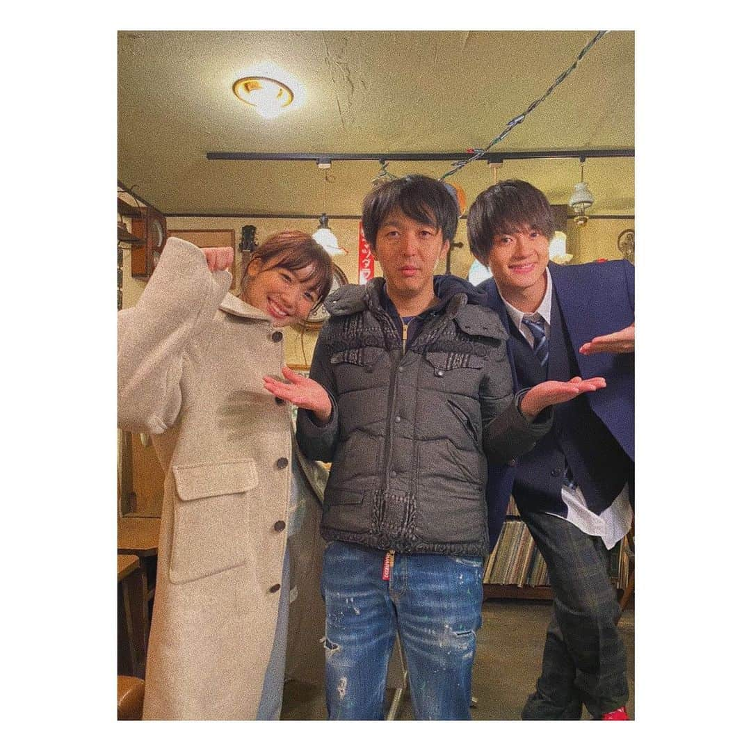 佐野勇斗さんのインスタグラム写真 - (佐野勇斗Instagram)「愛しの藤野プロデューサー！  めちゃくちゃお世話になりました。。 プロデューサーさんなのに、 すごくフランクに接してくれて、 親戚の兄貴のような感覚でした。  明後日、ボクセカ3話放送です！  見てね😏  #僕だけが17歳の世界で #ボクセカ #藤野良太プロデューサー #飯豊まりえ #佐野勇斗」3月3日 17時45分 - sanohayato_milk