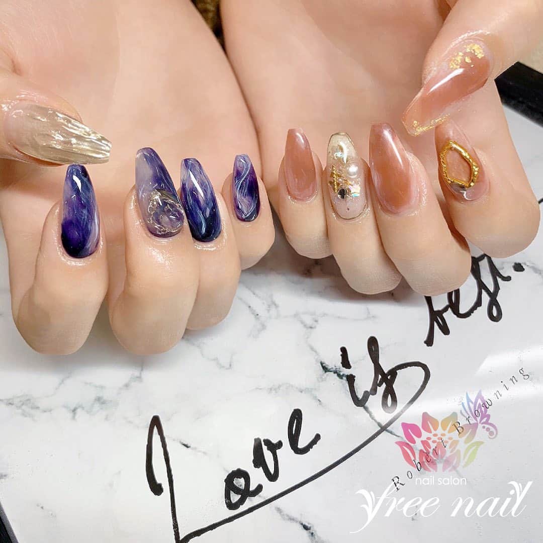 free nail フリーネイルのインスタグラム：「. お客様ネイル💅🏻🌼 . アシンメトリーネイル🎭✨ . トレンドスクエアロング🔹🔸 . ご来店ありがとうございました🙇🏻‍♀️🙇🏻‍♀️🙇🏻‍♀️💗 . #ネイルアート #ジェルネイル #ネイルサロン #大阪ネイルサロン #ネイルデザイン #ネイルチェンジ #アシンメトリーネイル #アシメネイル #ニュアンスネイル #ミラーネイル #スクエアロングネイル #ブルーネイル #ベージュネイル #デザインネイル #トレンドネイル #シンプルネイル #大人ネイル #春ネイル #springnails #nailsart #nailsdid #美甲 #日式美甲 #日式美甲胶 #日本美甲师 #日本美甲老师 #美甲上课 #日本胶 #フリーネイル #freenail」