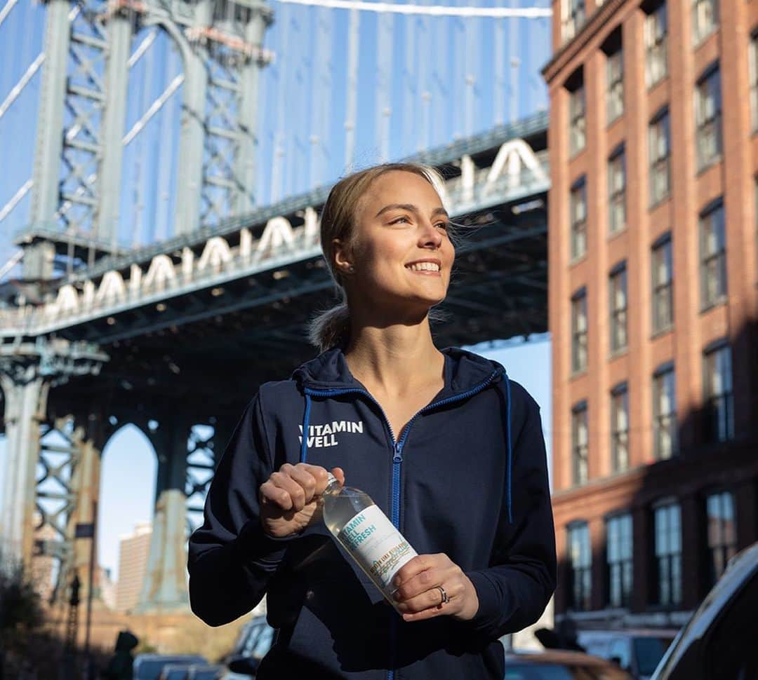 キーラ・コルピのインスタグラム：「NYC kilpailu🌟 •kaupallisessa yhteistyössä @vitaminwellsuomi kanssa• 🗽 Voita matka kahdelle mun kotikaupunkiin New Yorkiin ja vietä mun kanssa virkistävä aamupäivä! 🍎 Osallistu näin: 1. seuraa @vitaminwellsuomi tiliä 2. tägää kaveri, jonka ottaisit mukaan matkalle 3. perustele miksi juuri sun pitäisi voittaa ☀️ Kisan voittaja arvotaan IG:ssa 1. kesäkuuta ja voitosta ilmoitetaan yksityisviestillä. 🎉 Lue lisää kisasta: vitaminwell.fi/NYC #vitaminwellrefresh #vitaminwellsuomi」