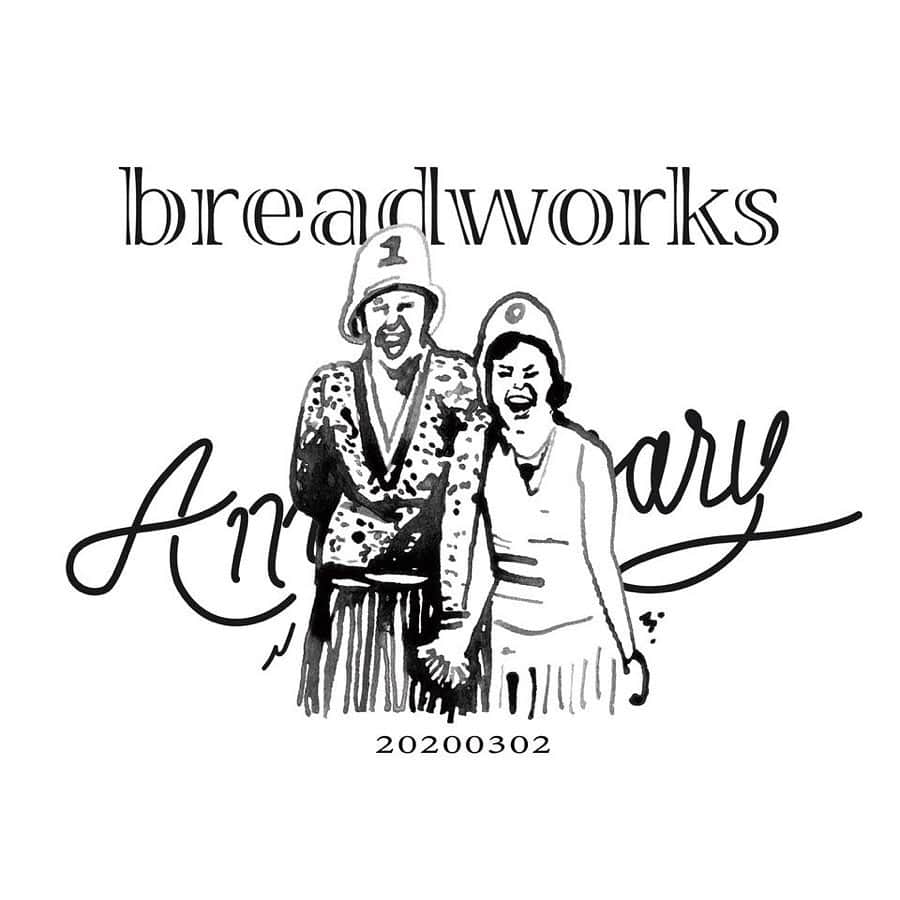 TYSONS&COMPANYさんのインスタグラム写真 - (TYSONS&COMPANYInstagram)「・ 【breadworks Tennozu 10th anniversary！】 昨日3/2で、breadworks天王洲店は10周年を迎えることが出来ました。  こちらのイラストは、breadworksのメインビジュアルを担当してくださっているアーティストの高橋さん @nobumasa_ghost が10周年のお祝いとして描き下ろしてくださったものです！天王洲breadworksのネオンサインをデザインしてくださったNatsuhideさん @natsuhide のアニバーサリーの文字も添えられた、特別なアートワーク。  breadworksは、今後も皆様に特別なパンをお届けできるよう益々精進して参ります。11年目もどうぞ宜しくお願いいたします！ . #ブレッドワークス #デニッシュ #フルーツ  #ブレッドワークス天王洲 #パンの日 #ベーカリー #パン #エキュート品川 #東京 #メイドイントウキョウ #タイソンズアンドカンパニー #breadworks #10周年 #anniversary #bakerycafe #cafe #bakery #bread #tokyo #madeintokyo #tysonsandcompany」3月3日 17時07分 - tysonsandcompany