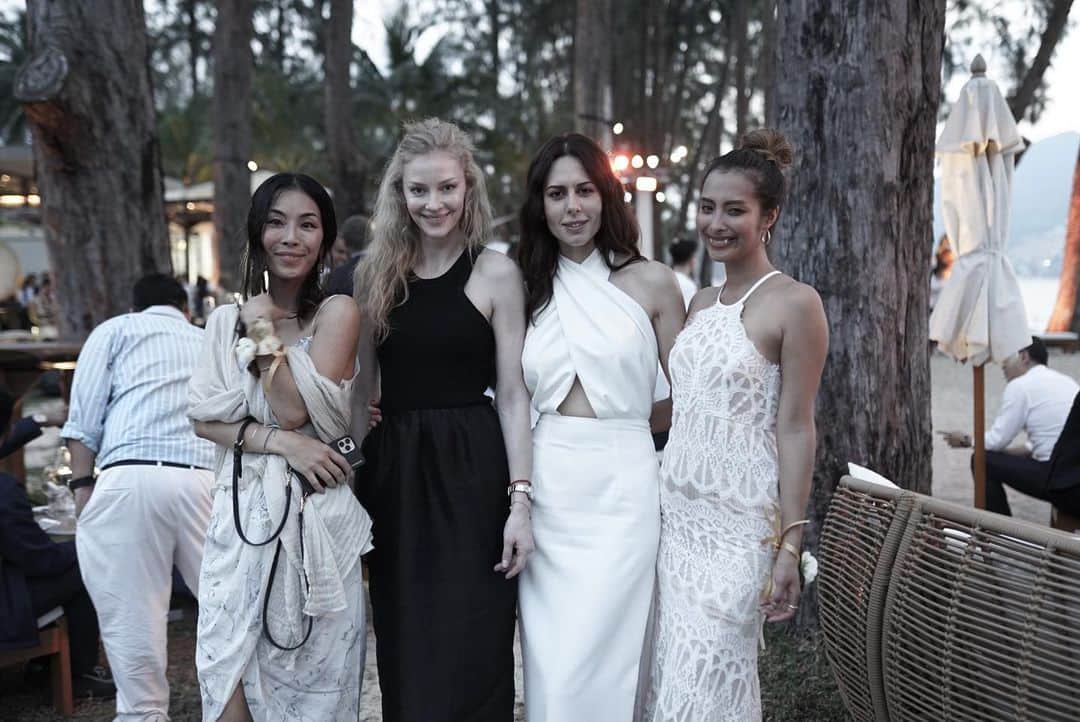 のインスタグラム：「・ ・ 📍 @intercontinentalphuket 今回 @lovetabi_travel の取材で "INTERCONTINENTAL PHUKET RESORT GRAND OPENING CEREMONY" に参加させて頂きました！ 人生においてこんな機会なかなかとないと思うので 本当感謝でしかない。 一緒に撮ってくださったロシアの女優&モデルの @sabinaakhmedova  @svetlana_khodchenkova たくさんの有名人来ていてすごく華やかなパーティーでした🌹 詳細などは @lovetabi_travel にて書いてます❤︎ ・ ・ #lovetabi_travel #lovetabi#取材#タイ#プーケット#タイ🇹🇭#intercontinentalphuket#intercontinental#phuket#resort#ヴィラ#パーティー#インターコンチネンタル#Villa#opening#party#openingceremony#GRANDOPENING#lighter#influencer#lifestyle #traveler#travel#trip#女子旅#海外好きな人と繋がりたい#旅行#旅行好きな人と繋がりたい #海外旅行 #Pinebeachbar」